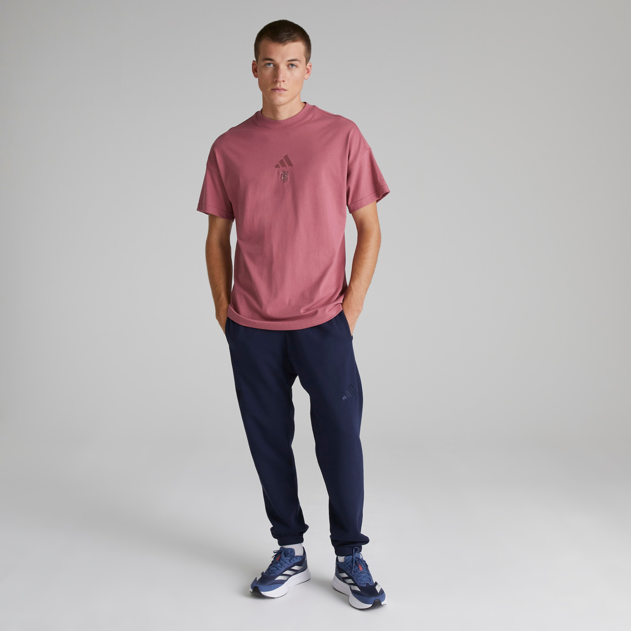 T-Shirt Bourgogne ALL SZN de Manchester United x adidas Rouge Détail [3-6]