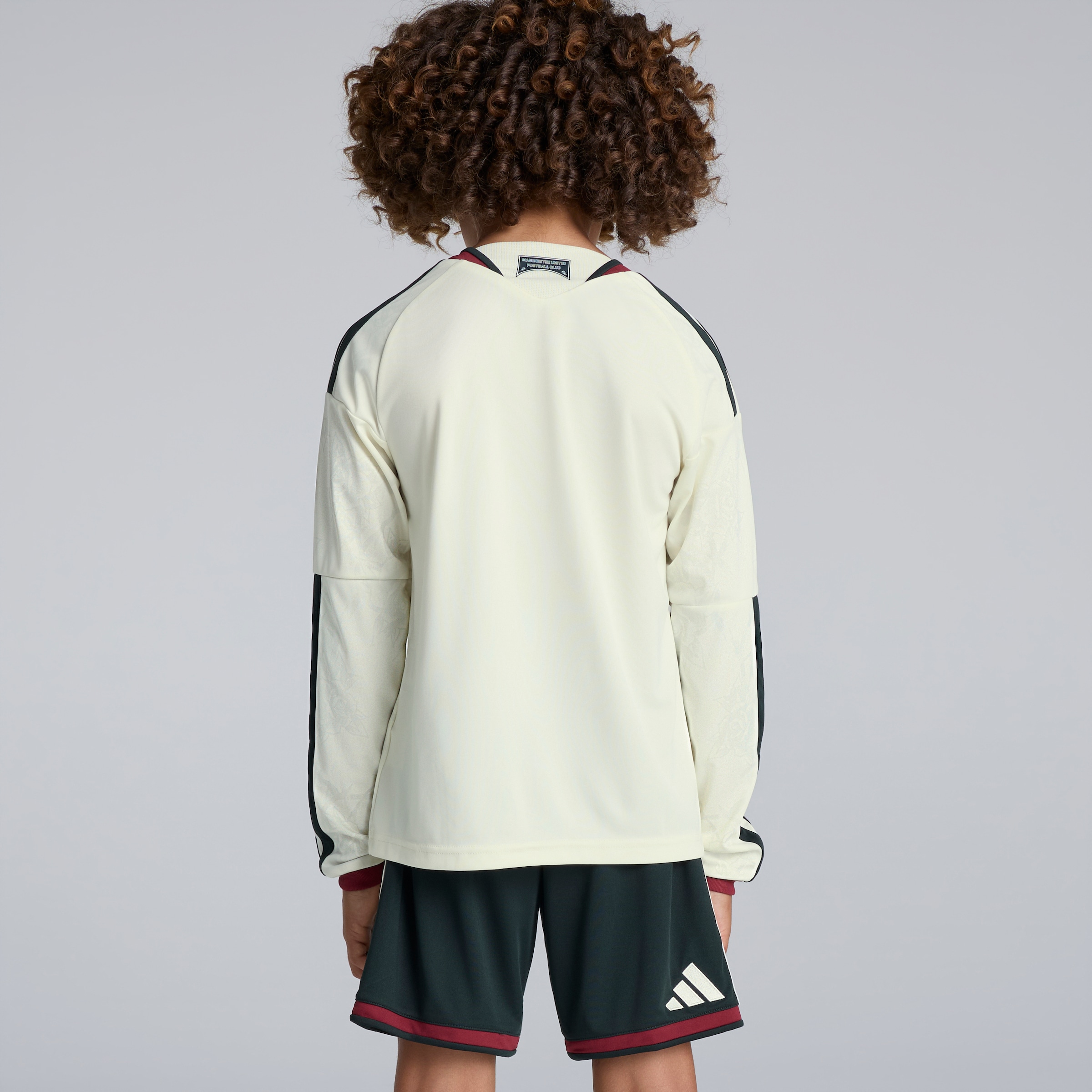 Manchester United Kids 26/27 Third Long Sleeve Jersey Beige Detail [2-6]