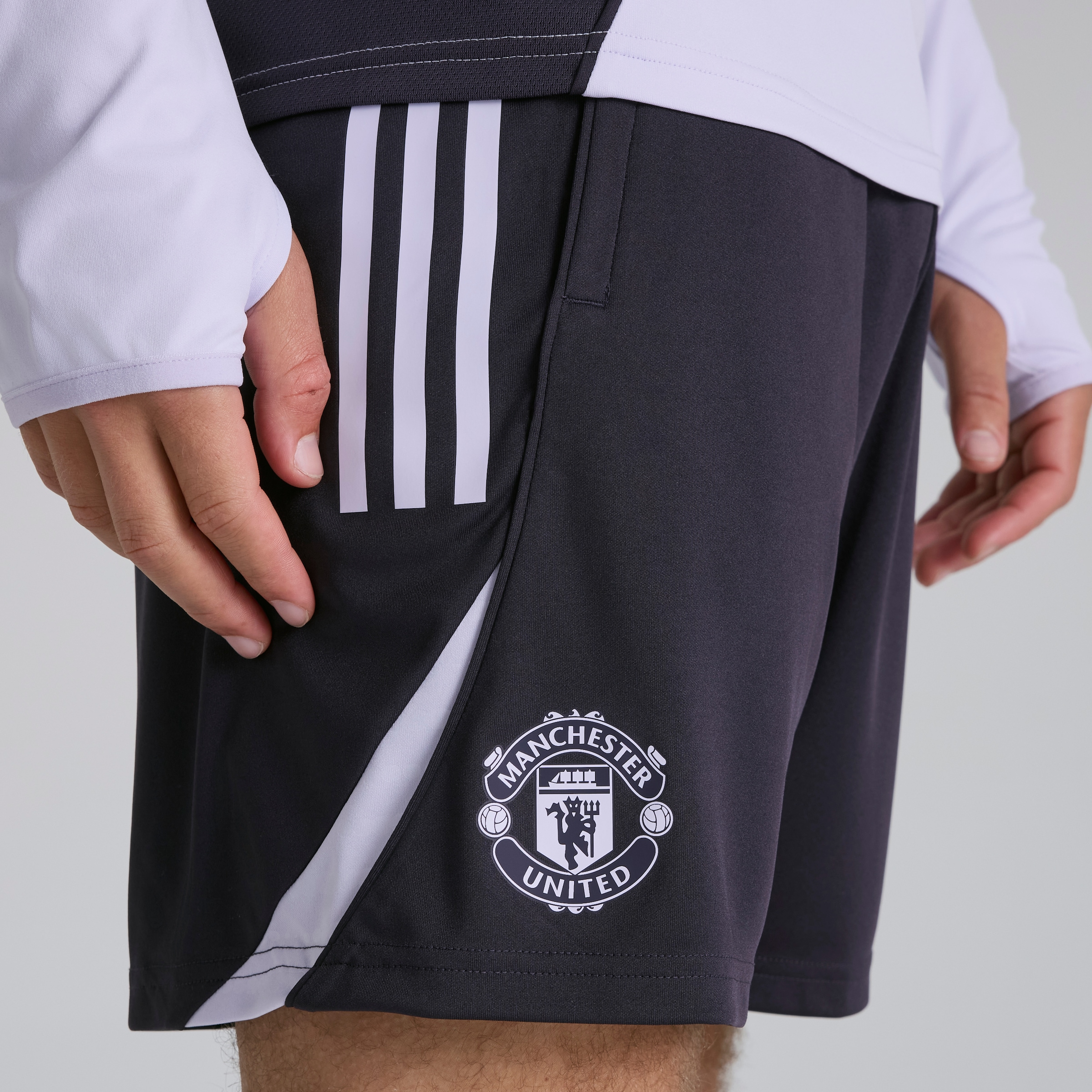 Manchester United Tiro 25 Competition Training Shorts Purple Detail [4-5]