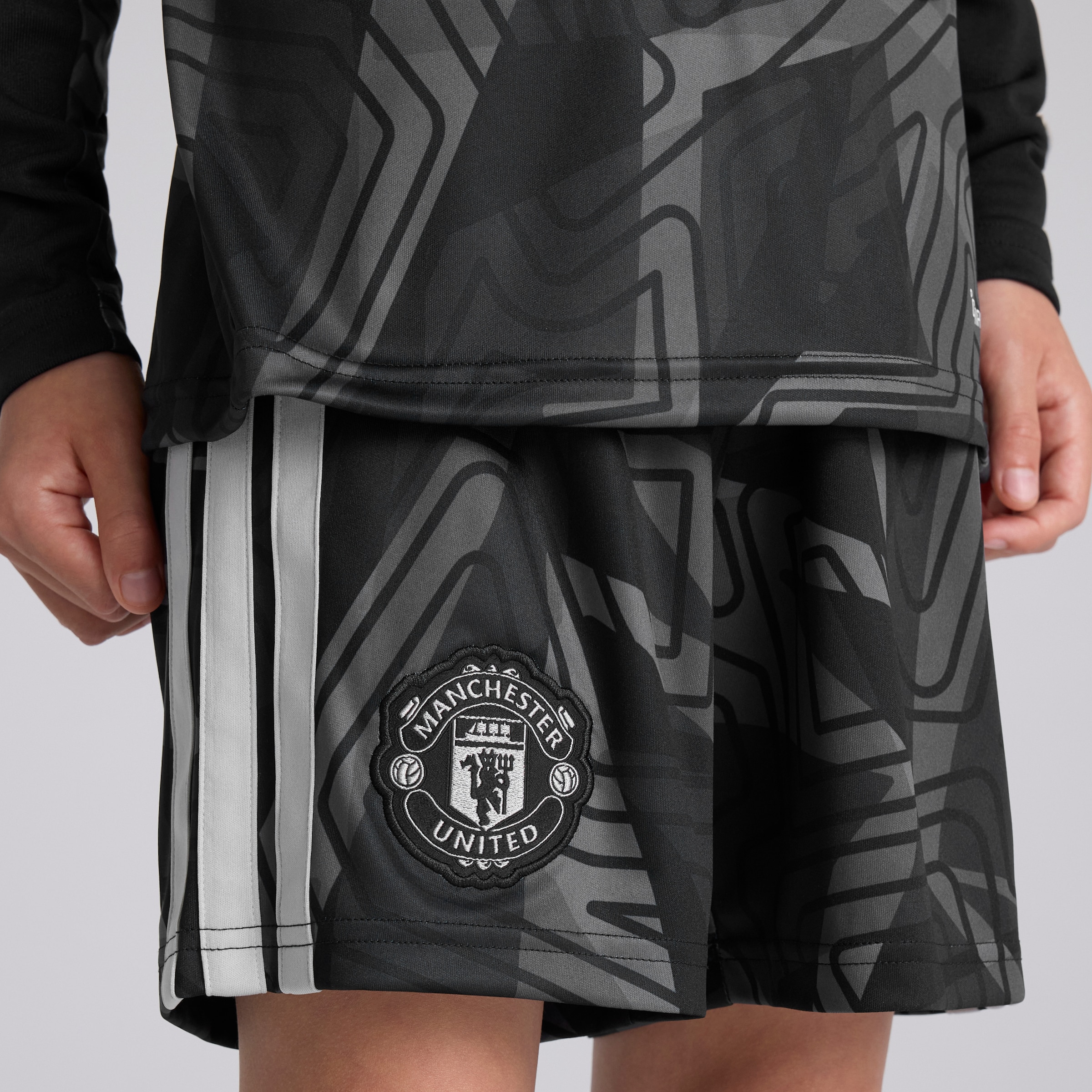 Manchester United Kids 26/27 Home Goalkeeper Shorts Black Noir Détail [4-5]