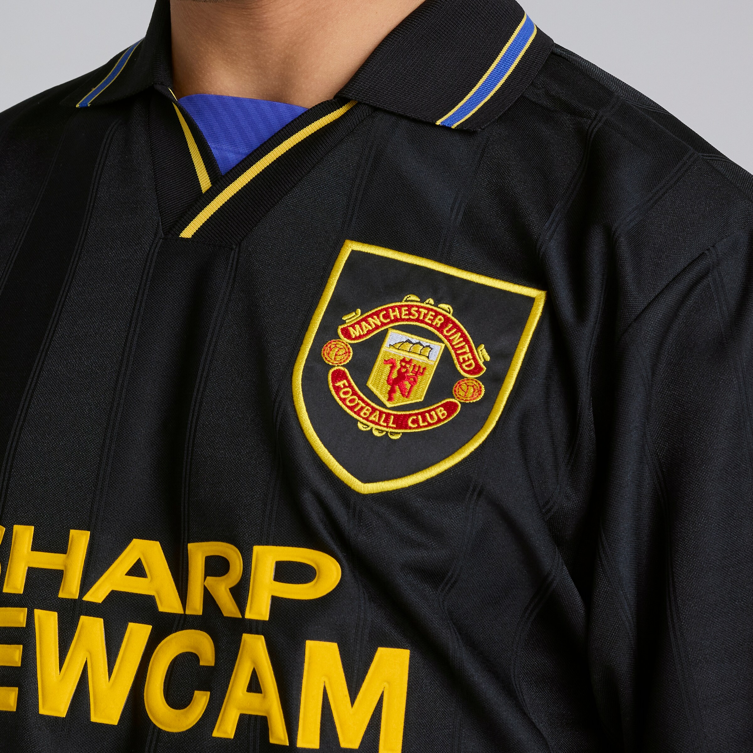 Manchester United Long Sleeve 1993-95 Away Shirt Black Black Detail [4-5]