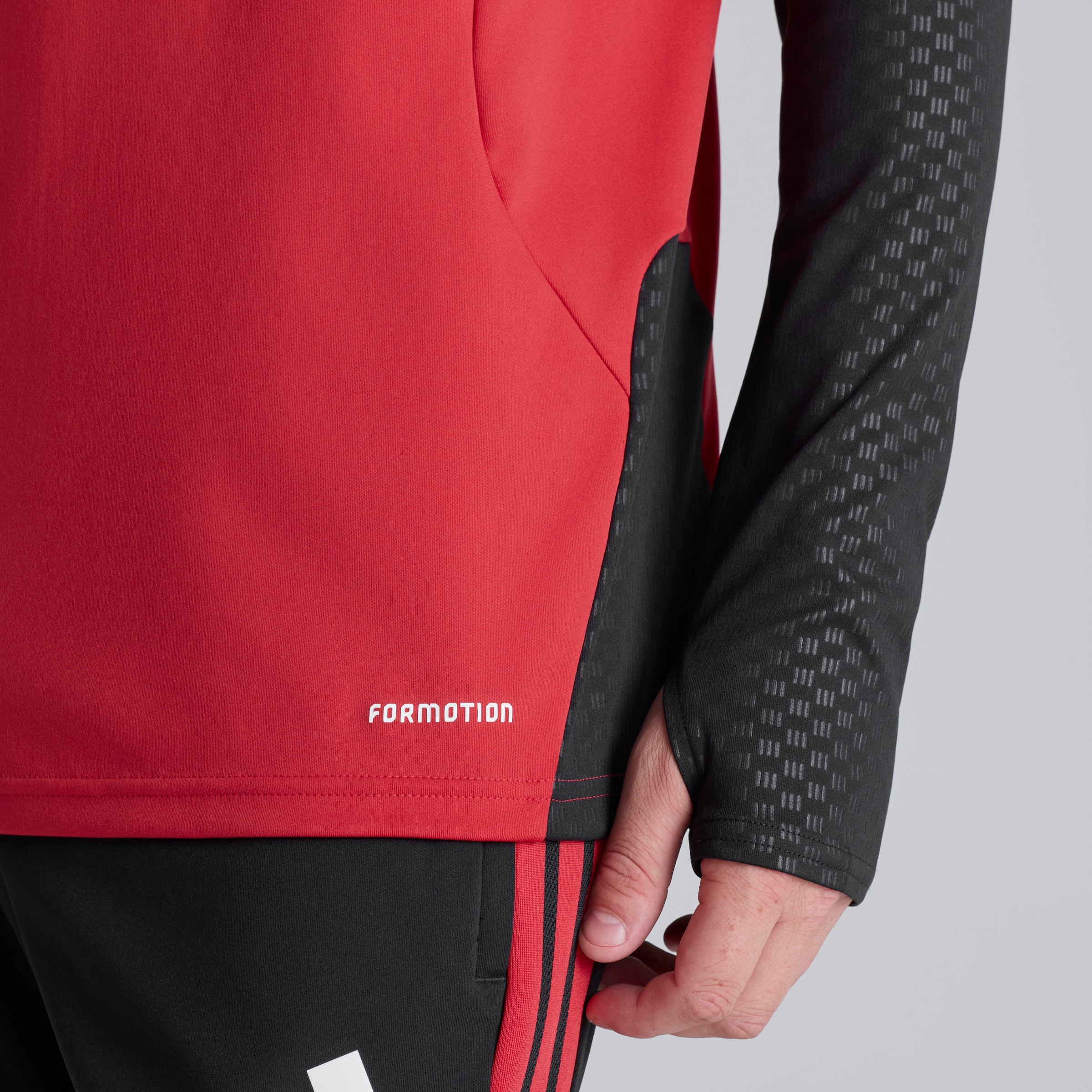 Manchester United 26/27 Training Tiro Top Red Red Detail [4-5]