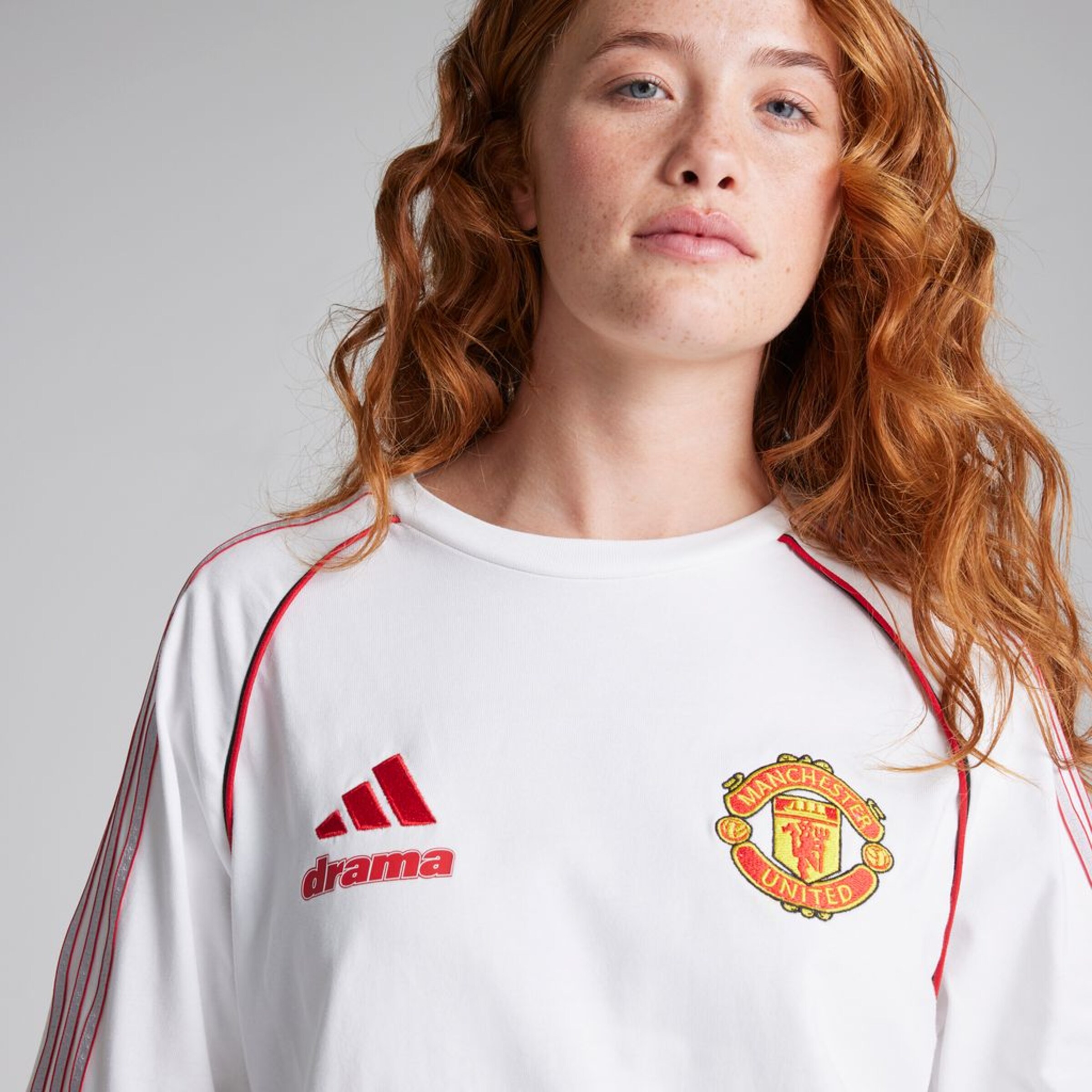 完売品Manchester United x DRAMACALL ゲームシャツ Buy Manchester United x Drama Call T-Shirt | Manchester