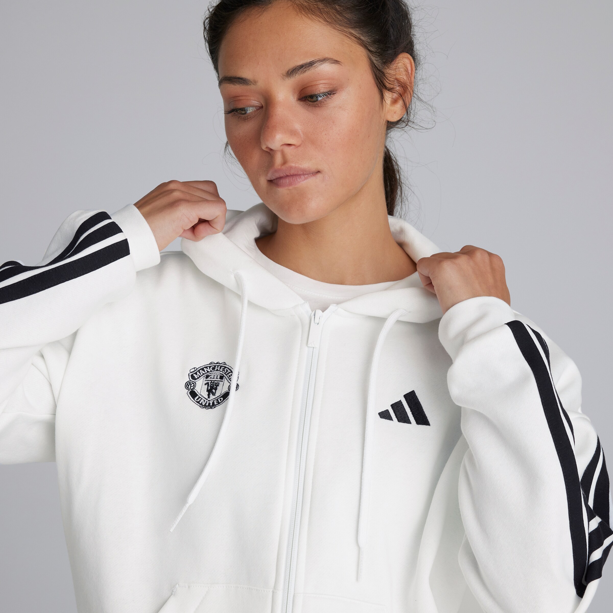 Manchester United x adidas Womens Essentials 3-Stripes Full Zip Fleece Hoodie White White Detail [5-5]