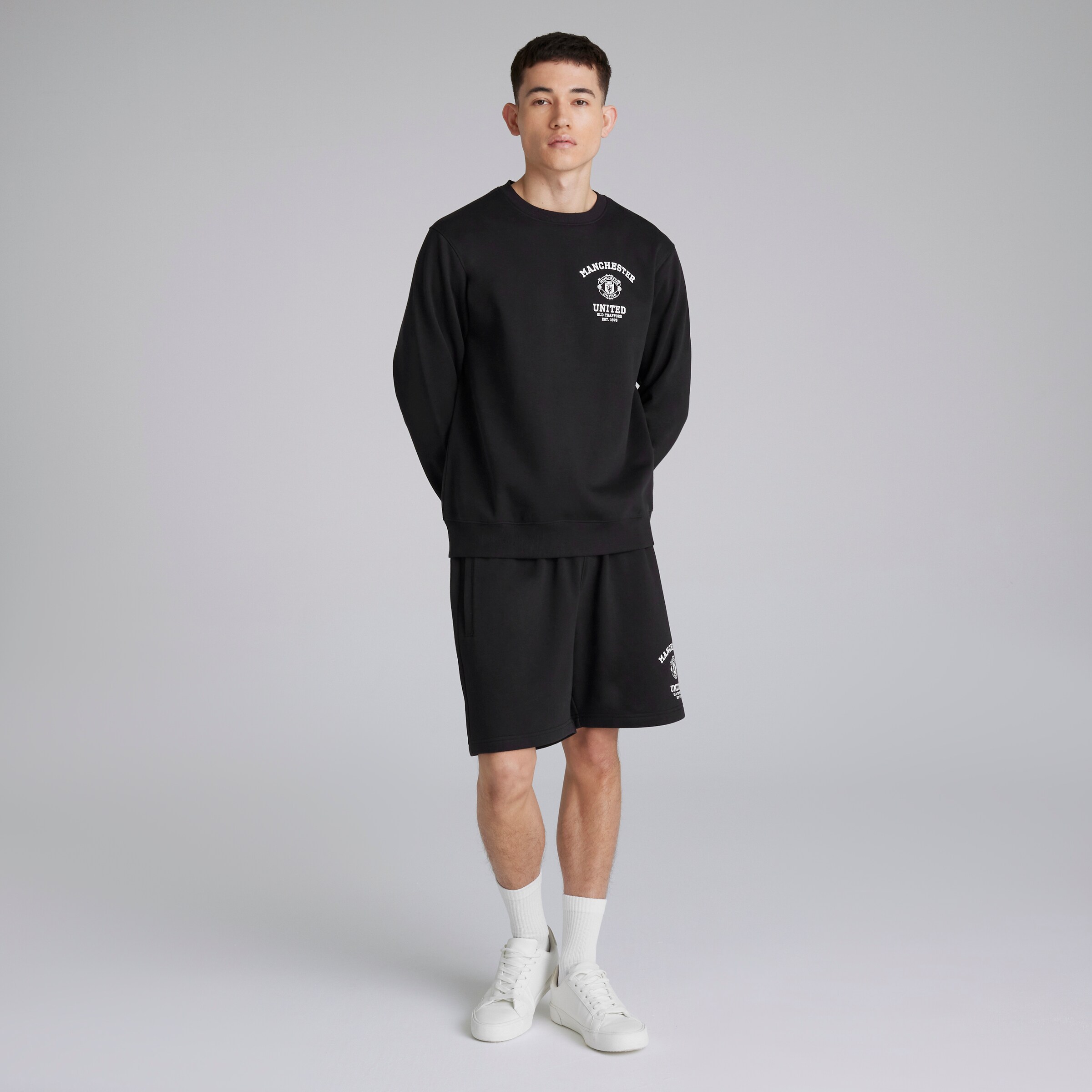 Manchester United Varsity Sweatshirt Black Noir Détail [3-5]