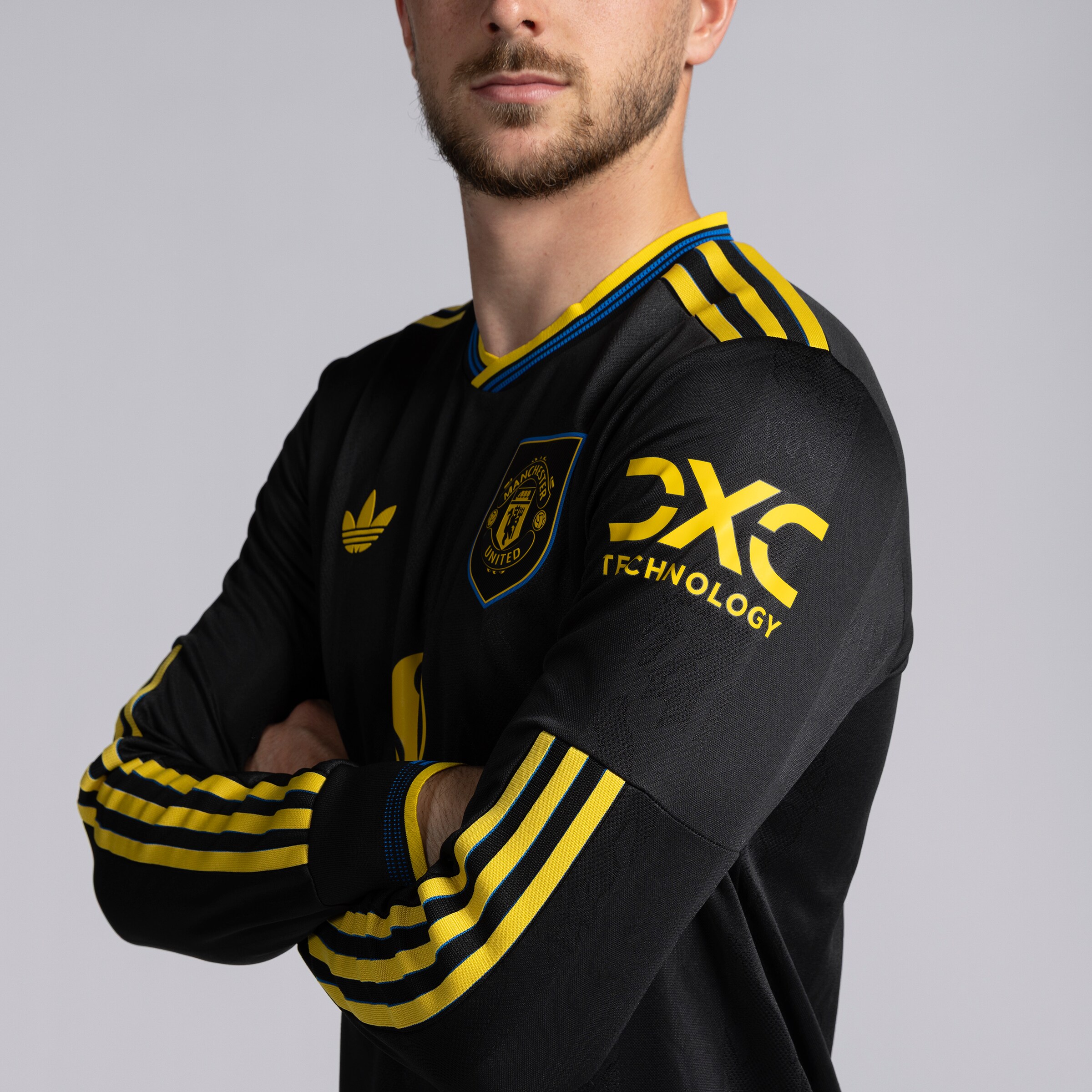 Manchester United 25/26 Long Sleeve Third Authentic Jersey Black Detail [4-5]