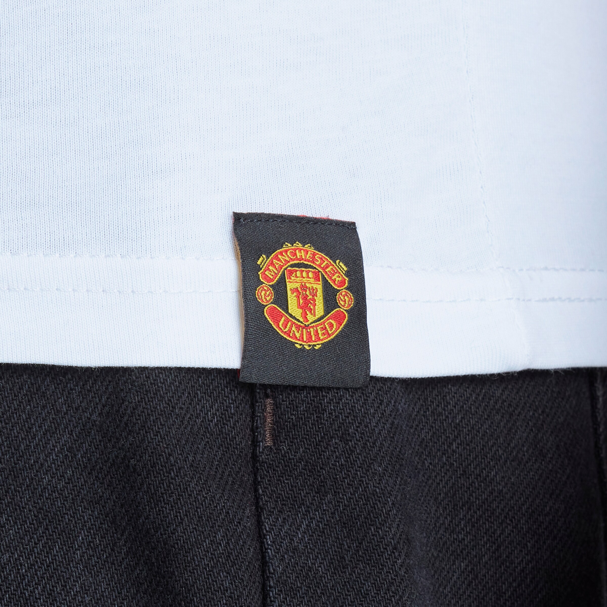 Manchester United Old Trafford M16 0RA T-Shirt White Blanc Détail [5-5]