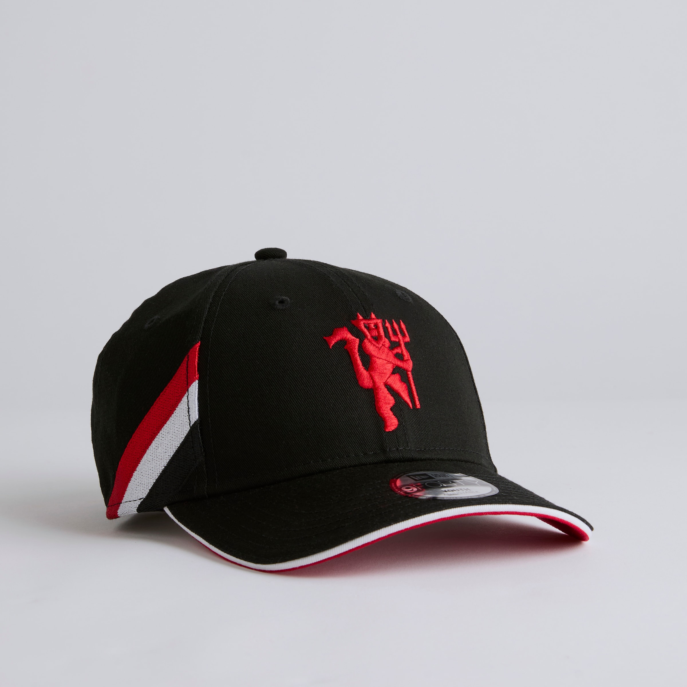 Manchester United x New Era Fan Flag 9Forty Cap Black Black Detail [3-5]