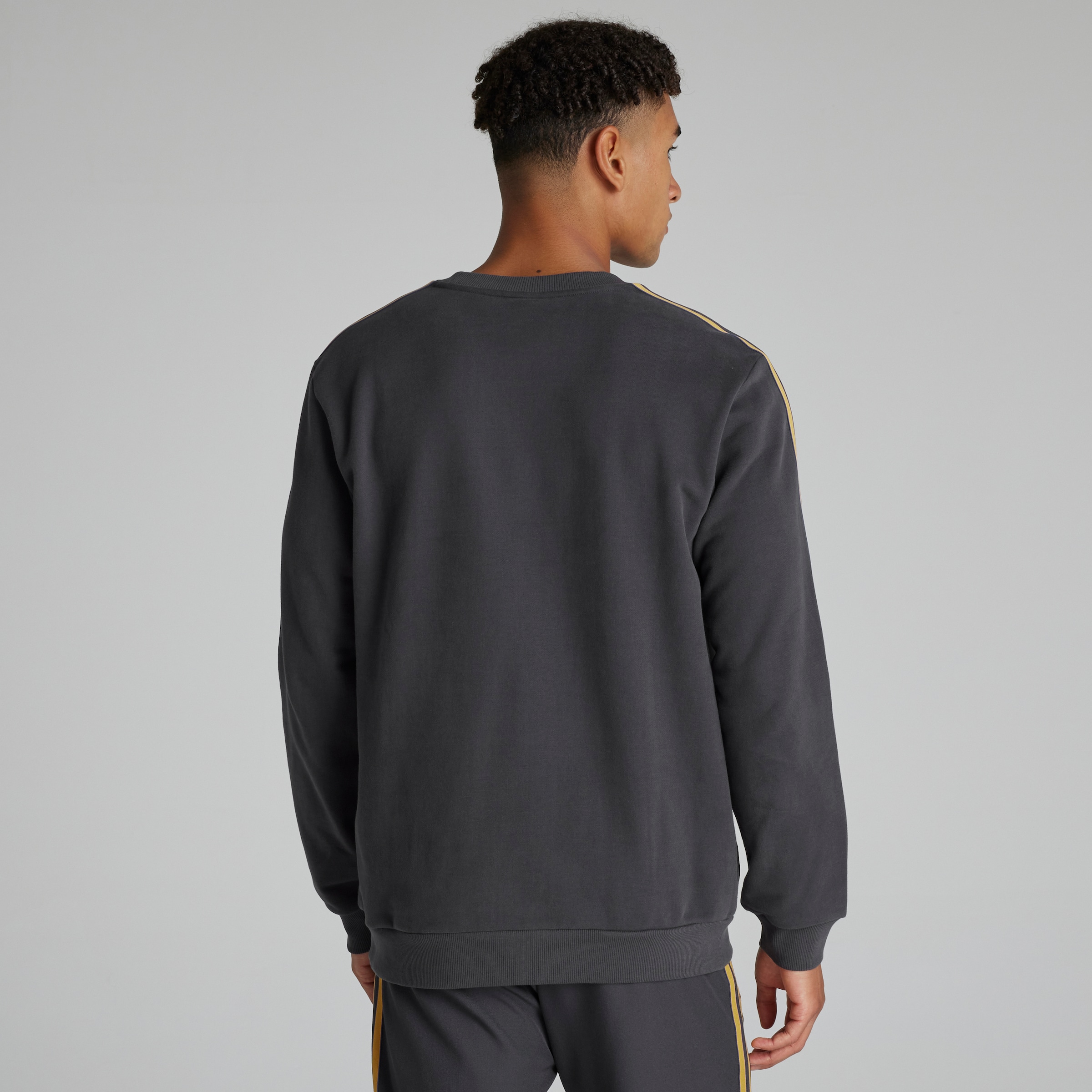 Manchester United Terrace Icons Sweatshirt Black Detail [2-6]