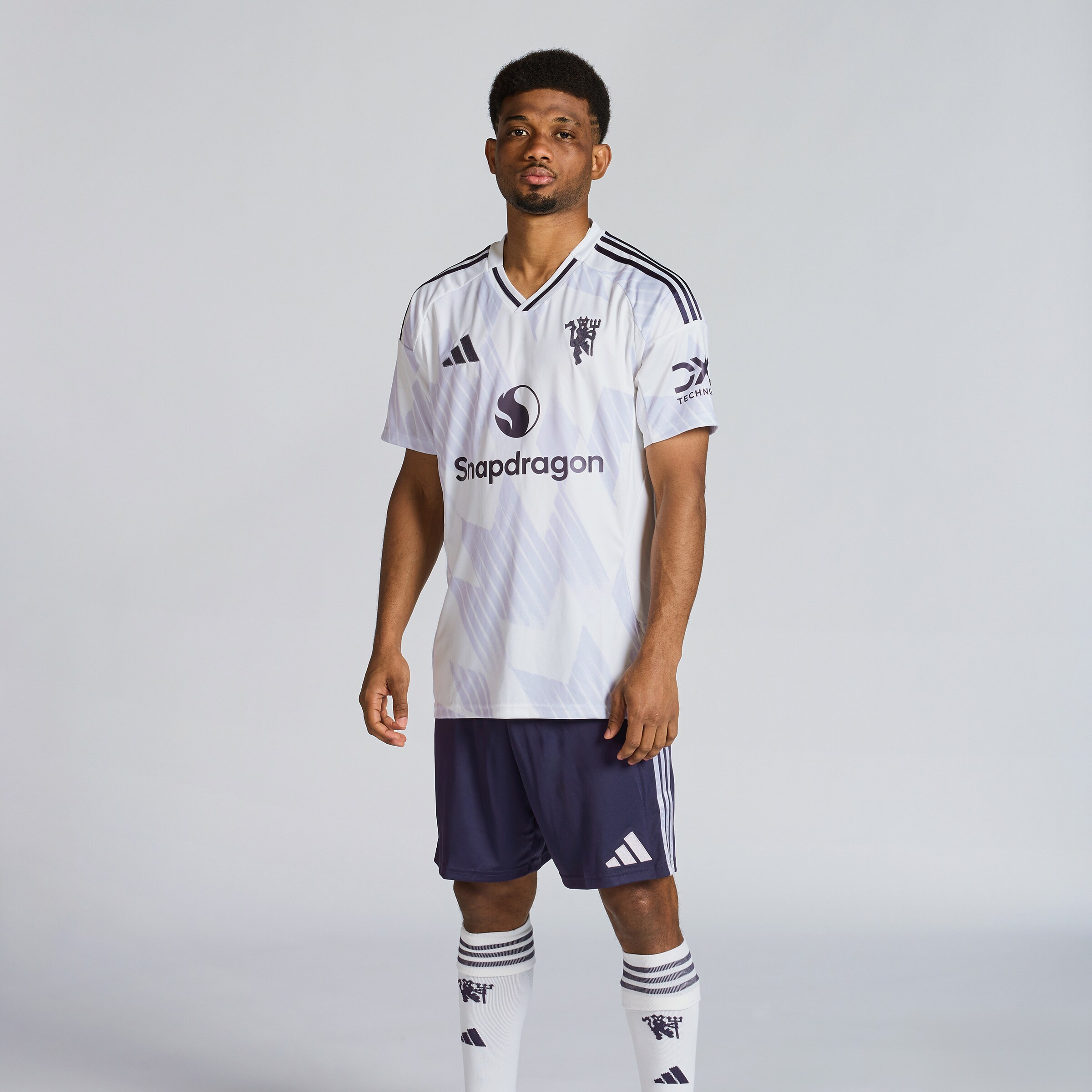 Manchester United 25/26 Away Jersey with Amad 16 Club Printing White Detail [4-5]