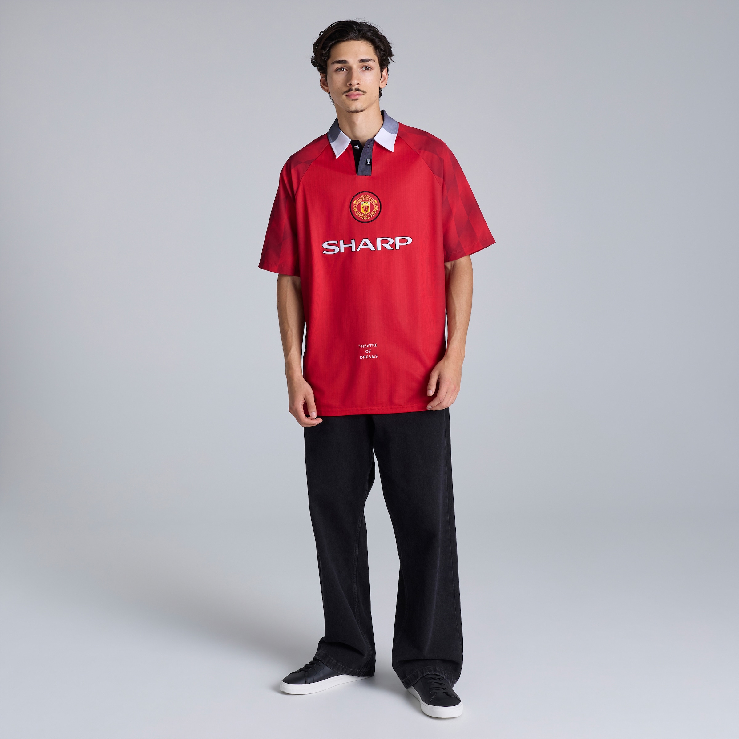 Manchester United Retro 1996-98 Home Shirt Solskjaer Printing Red Red Detail [3-4]