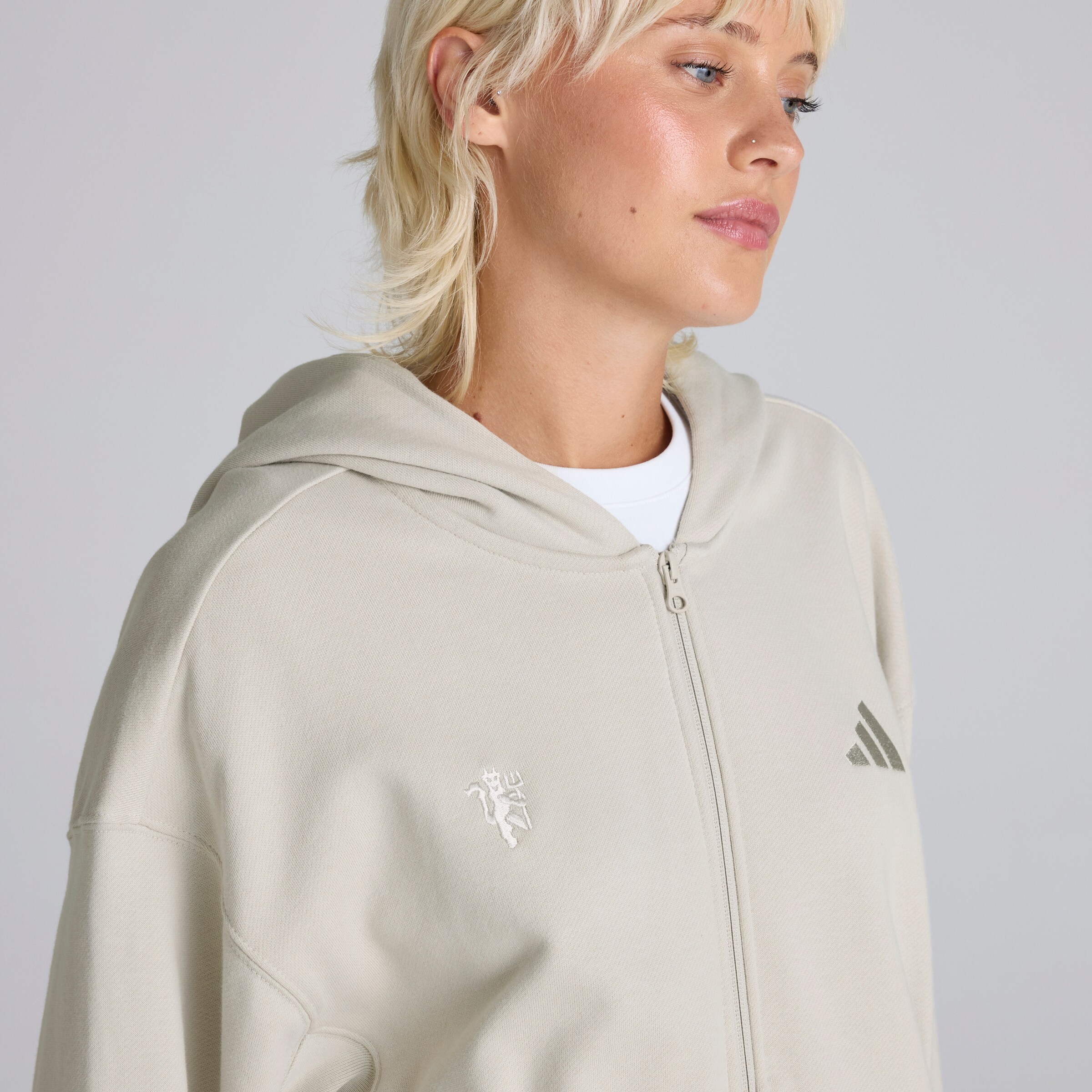 Manchester United x adidas Womens ALL SZN Loose Full-Zip Hoodie Beige Beige Detail [4-6]