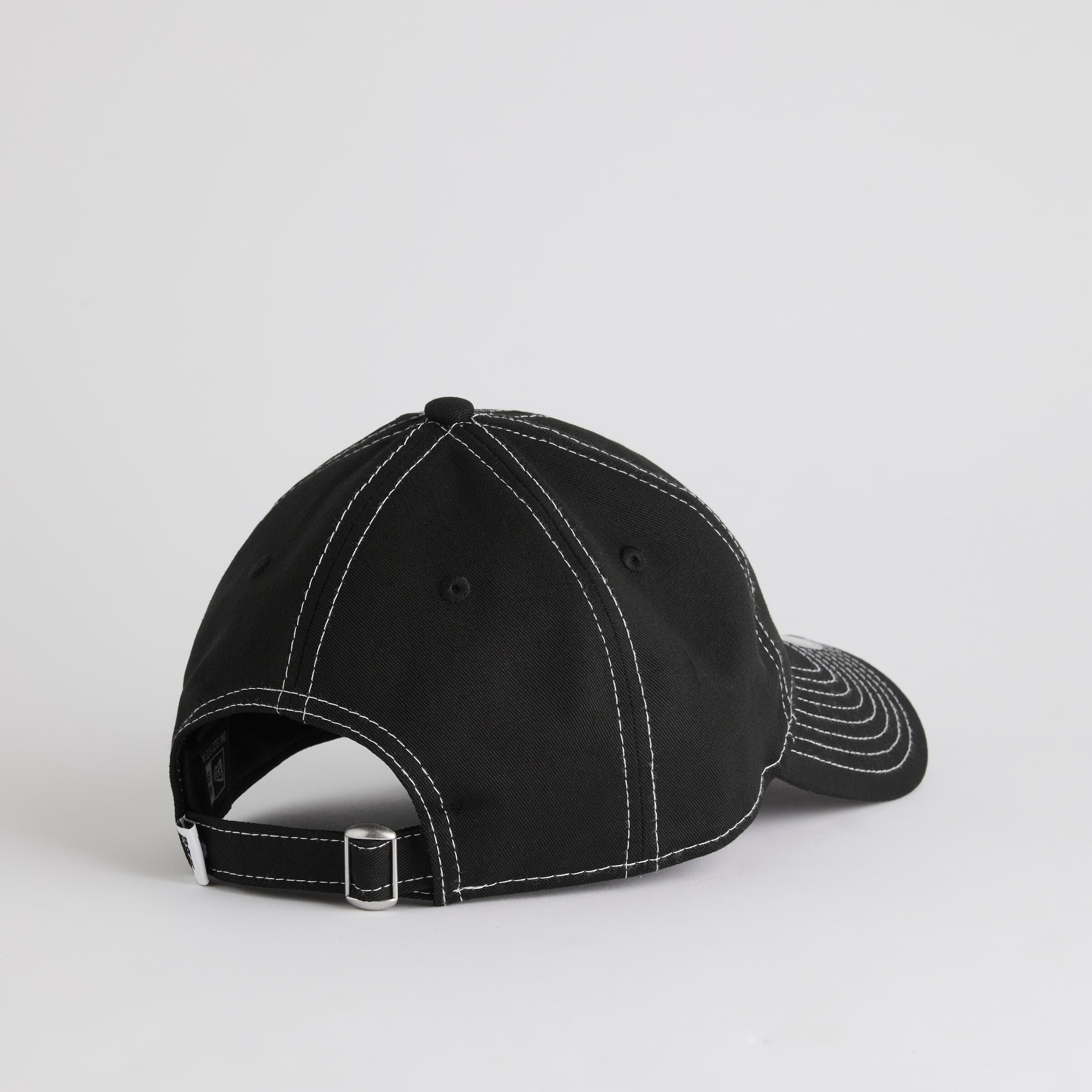 Manchester United x New Era Contrast Stitch 9Twenty Cap Black Black Detail [4-5]