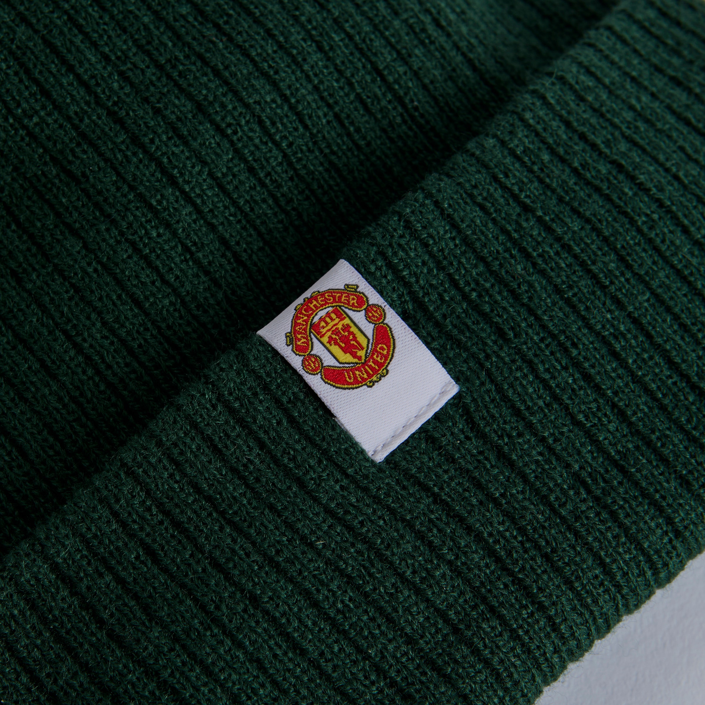 Manchester United x New Era MUFC Cuff Beanie Green Green Detail [3-4]