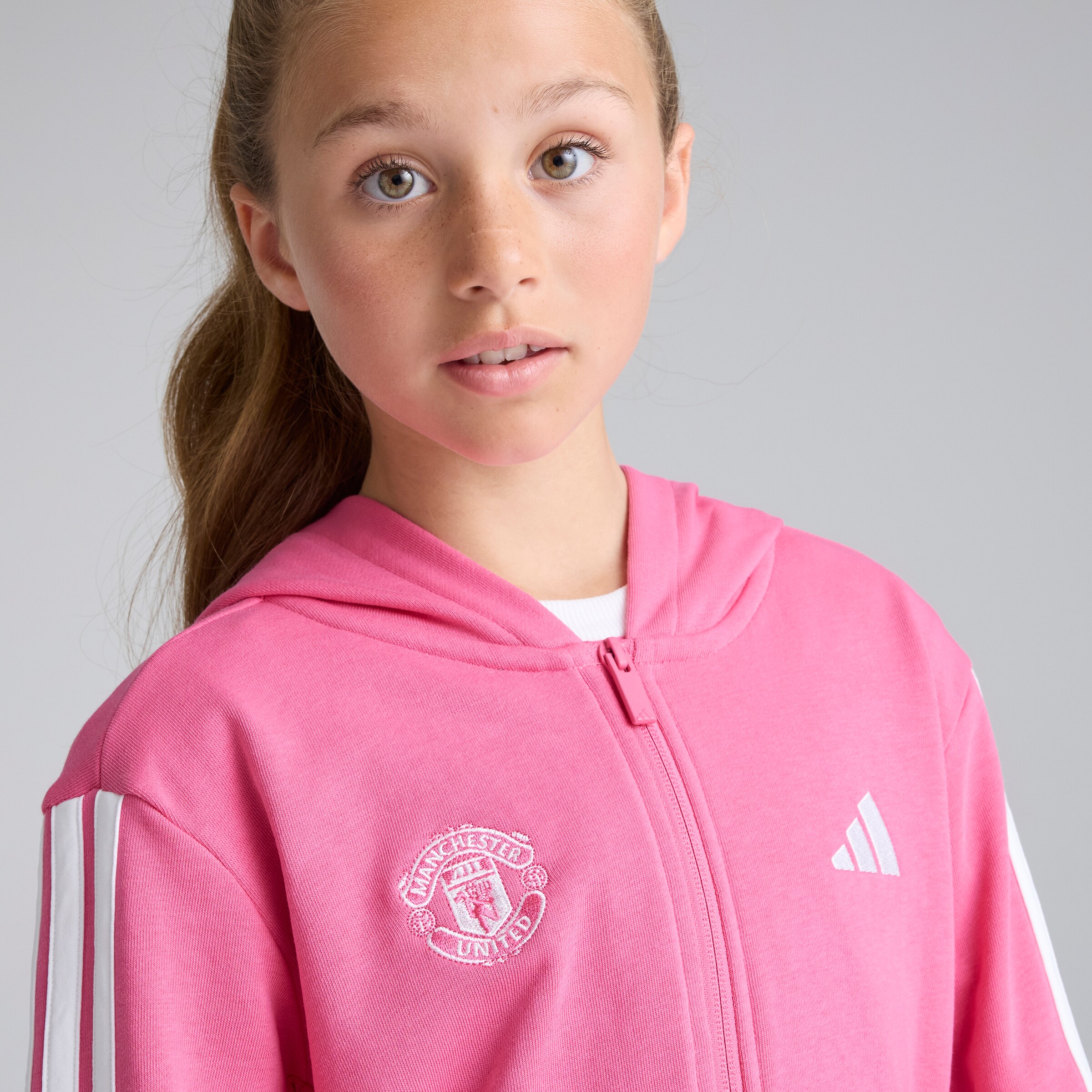 Manchester United x adidas Kids Essentials 3-Stripes Full-Zip Hoodie Pink Pink Detail [4-6]