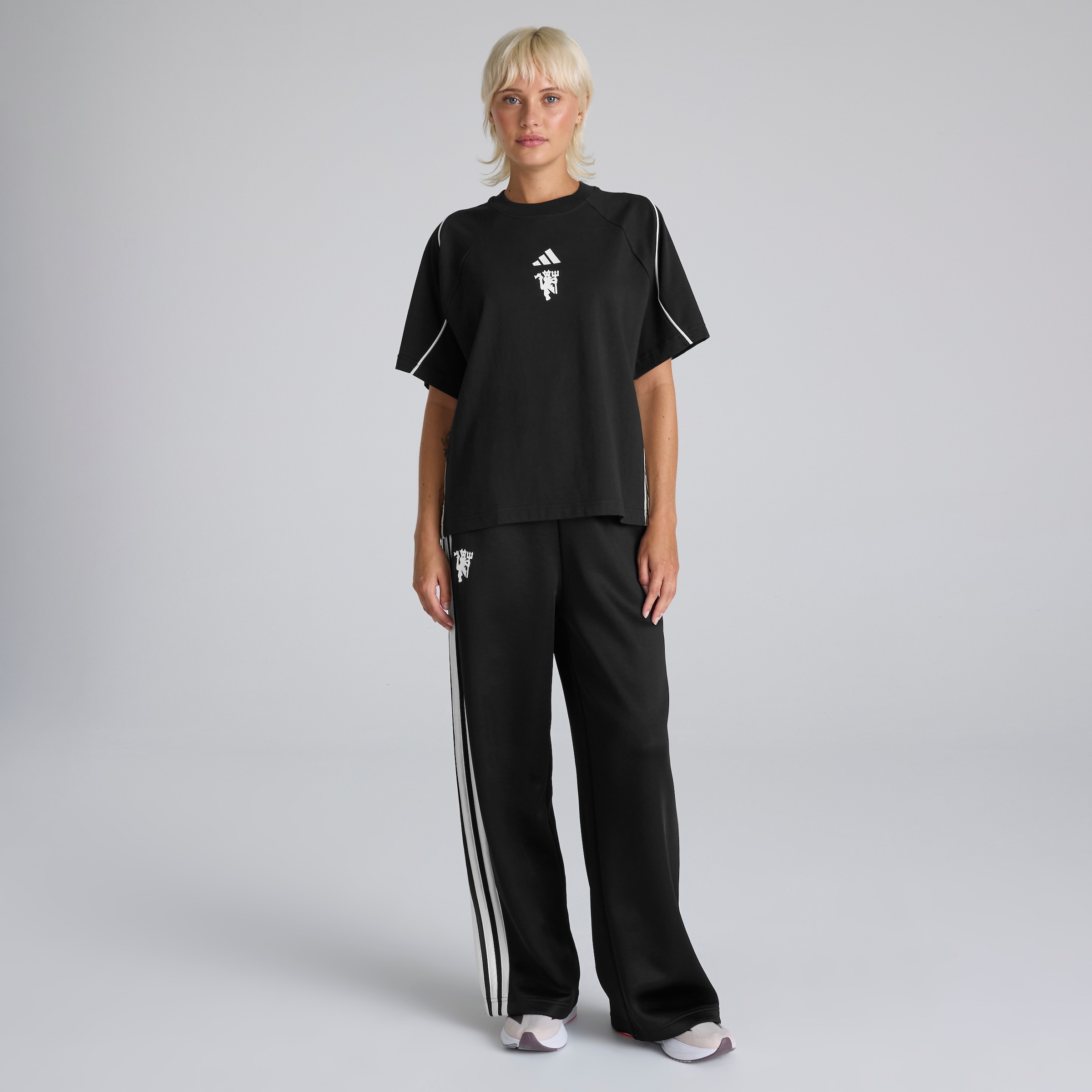 Manchester United x adidas Womens Stadium T-Shirt Black Noir Détail [3-5]