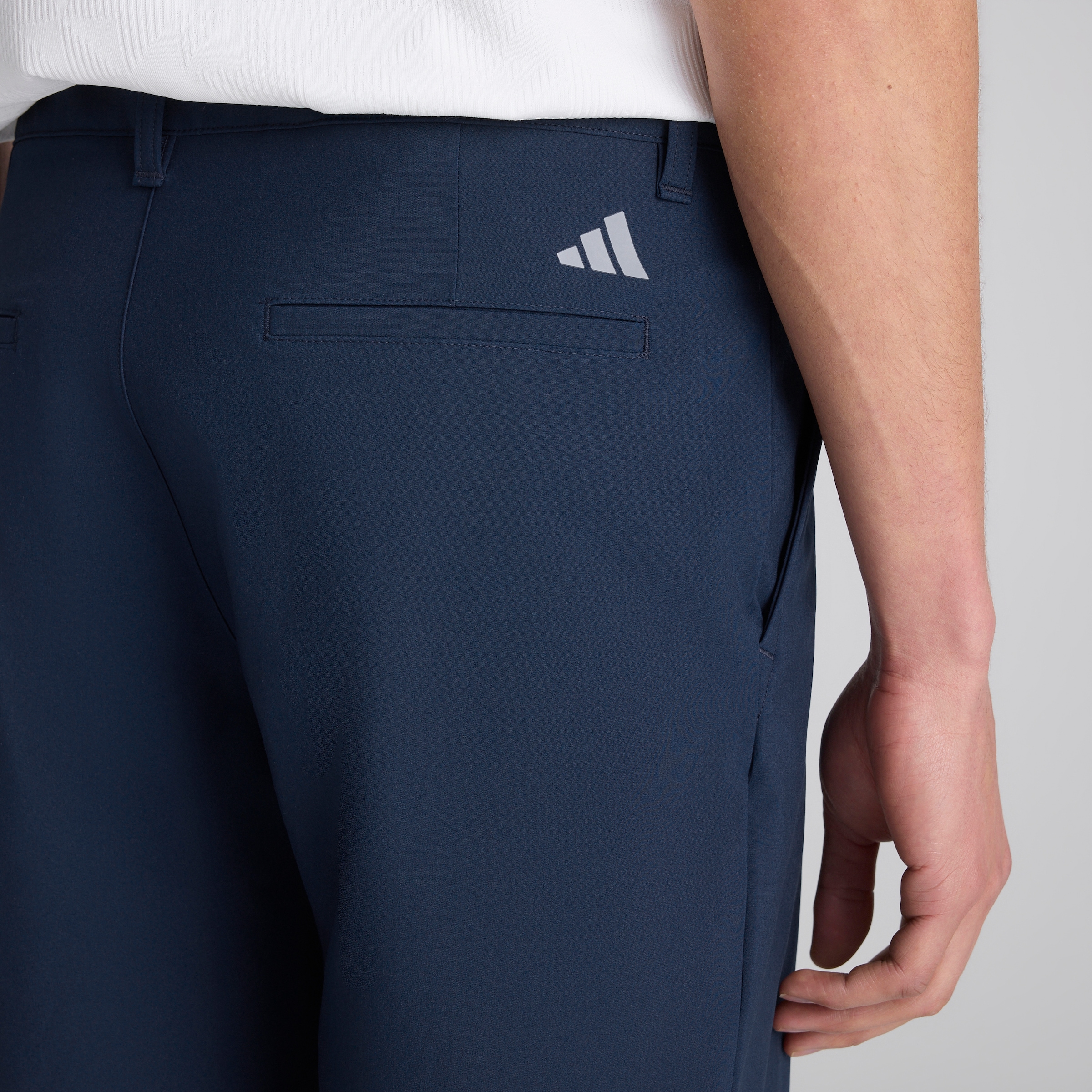 Manchester United x adidas Golf Ultimate365 8.5-Inch Golf Shorts Navy Navy blue Detail [4-5]
