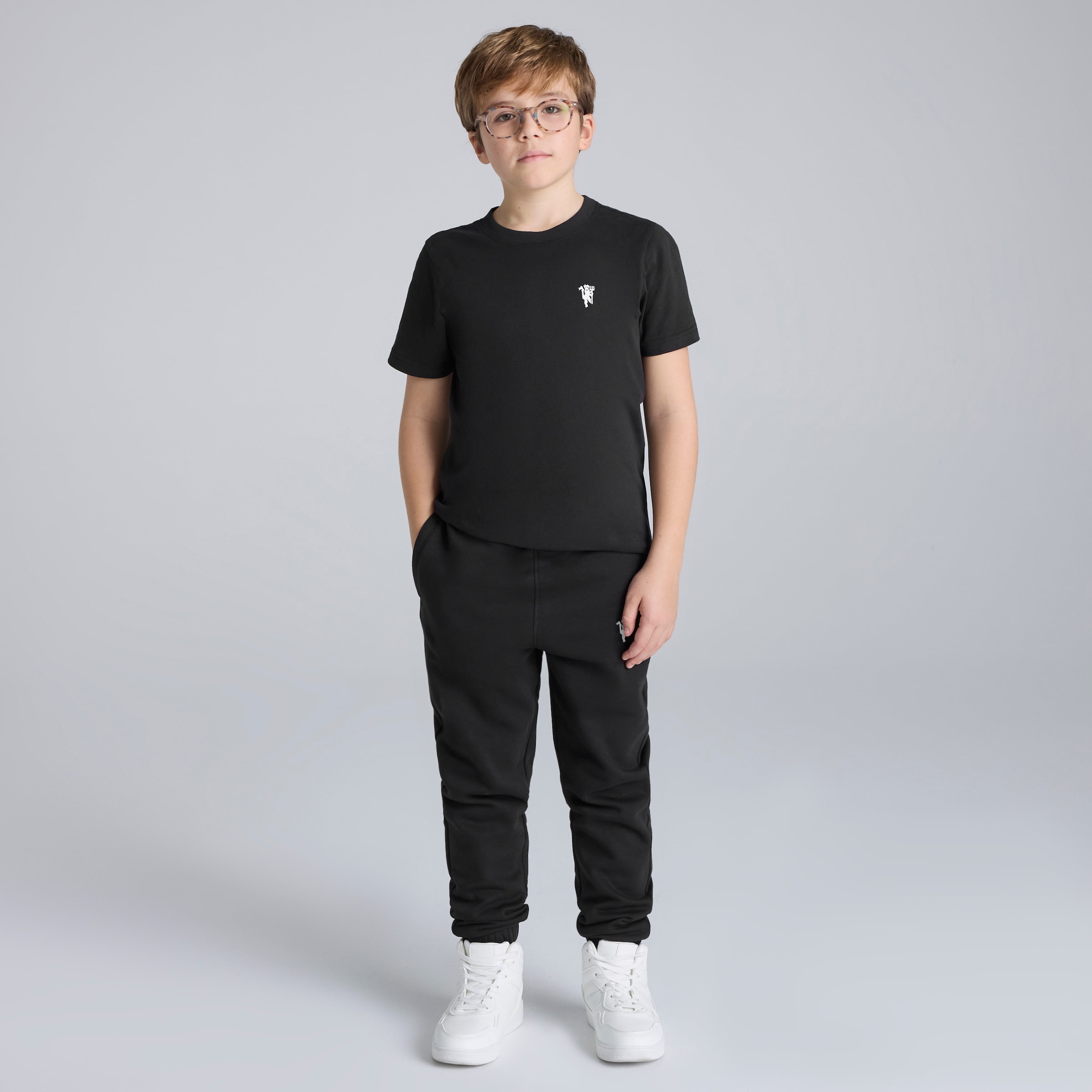 Manchester United Kids Devil Essentials T-Shirt Black Noir Détail [3-4]