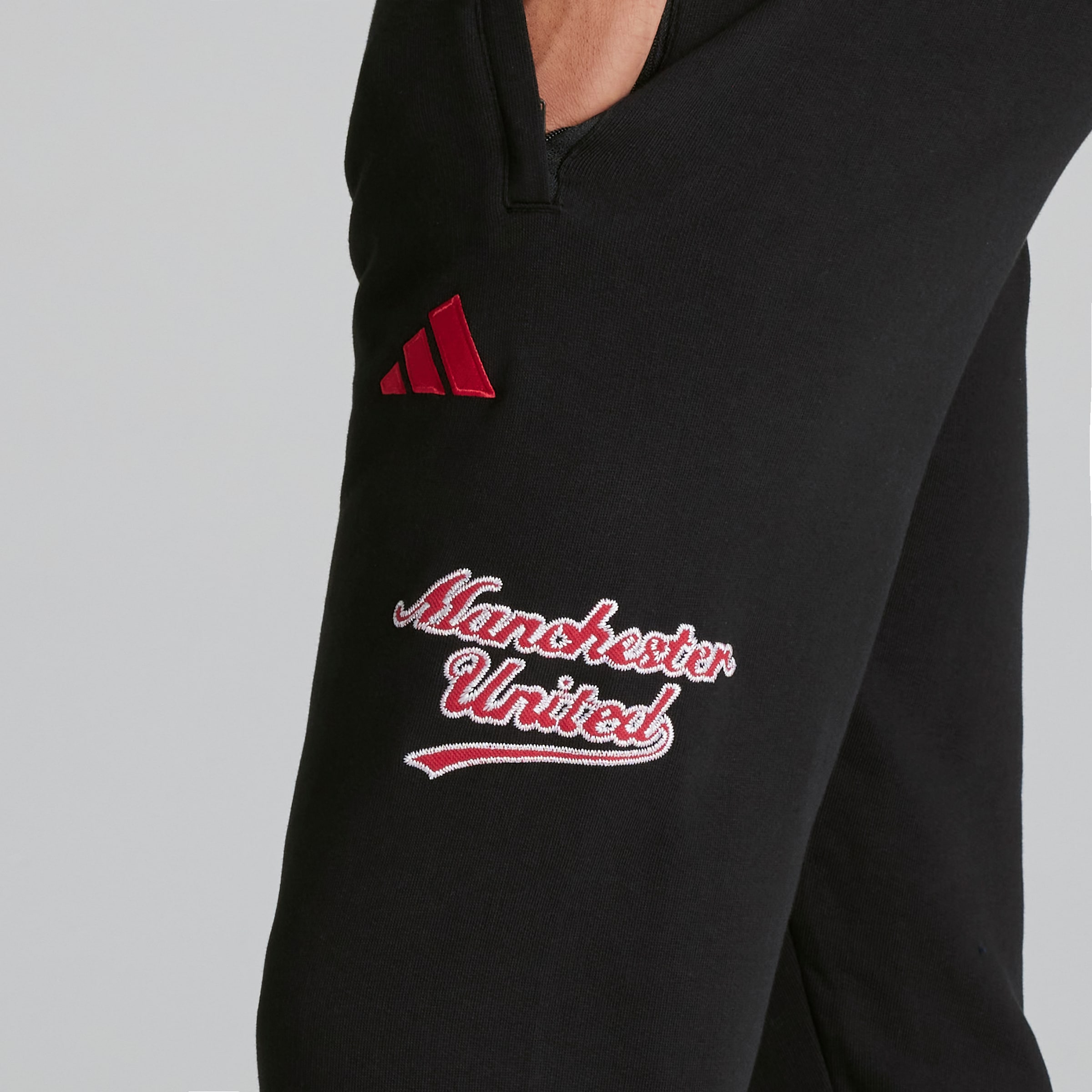 Manchester United x adidas US Pack Tracksuit Bottoms Black Black Detail [3-5]