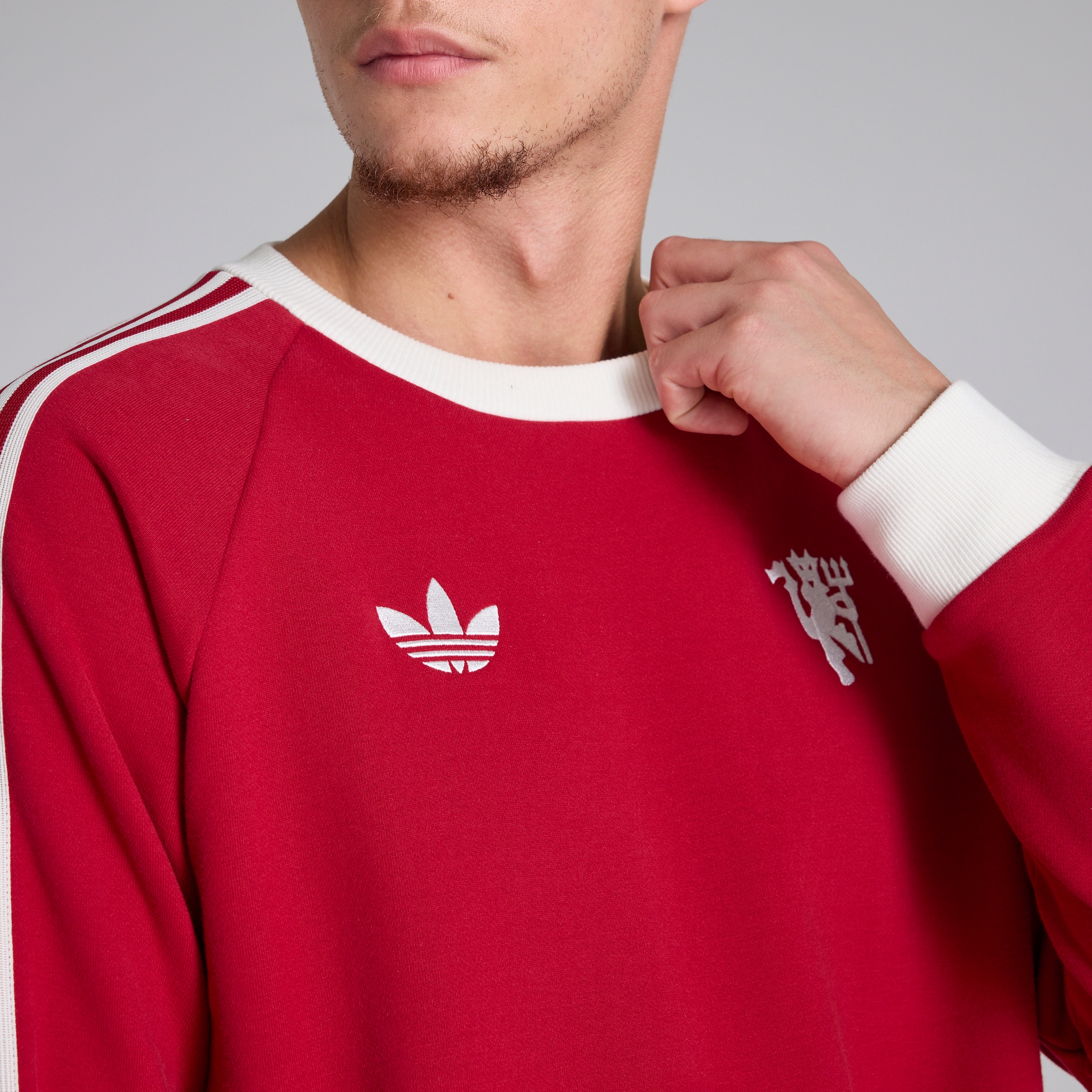 Manchester United x adidas Originals Crew Sweat Red Red Detail [5-5]