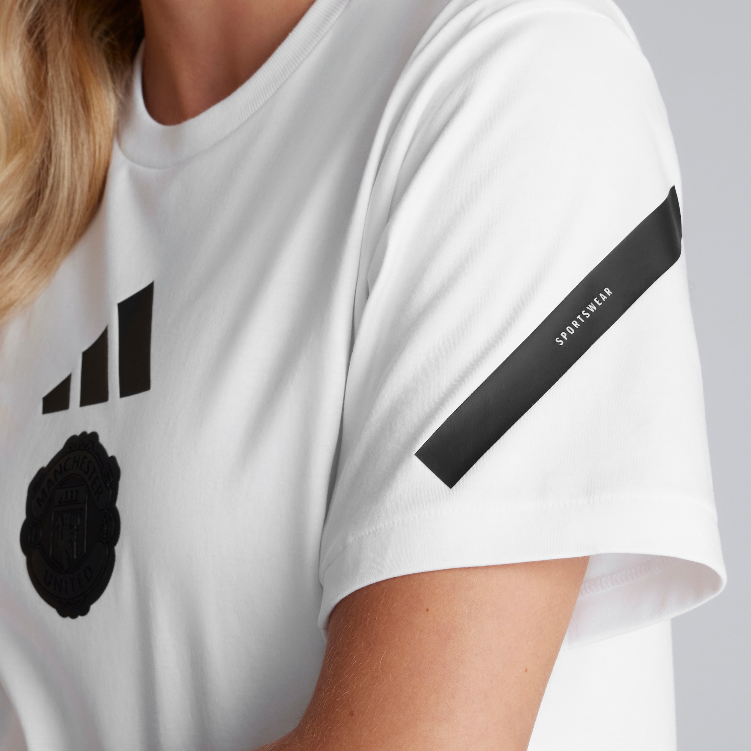 Manchester United x adidas Womens Z.N.E. T-Shirt White White Detail [5-5]