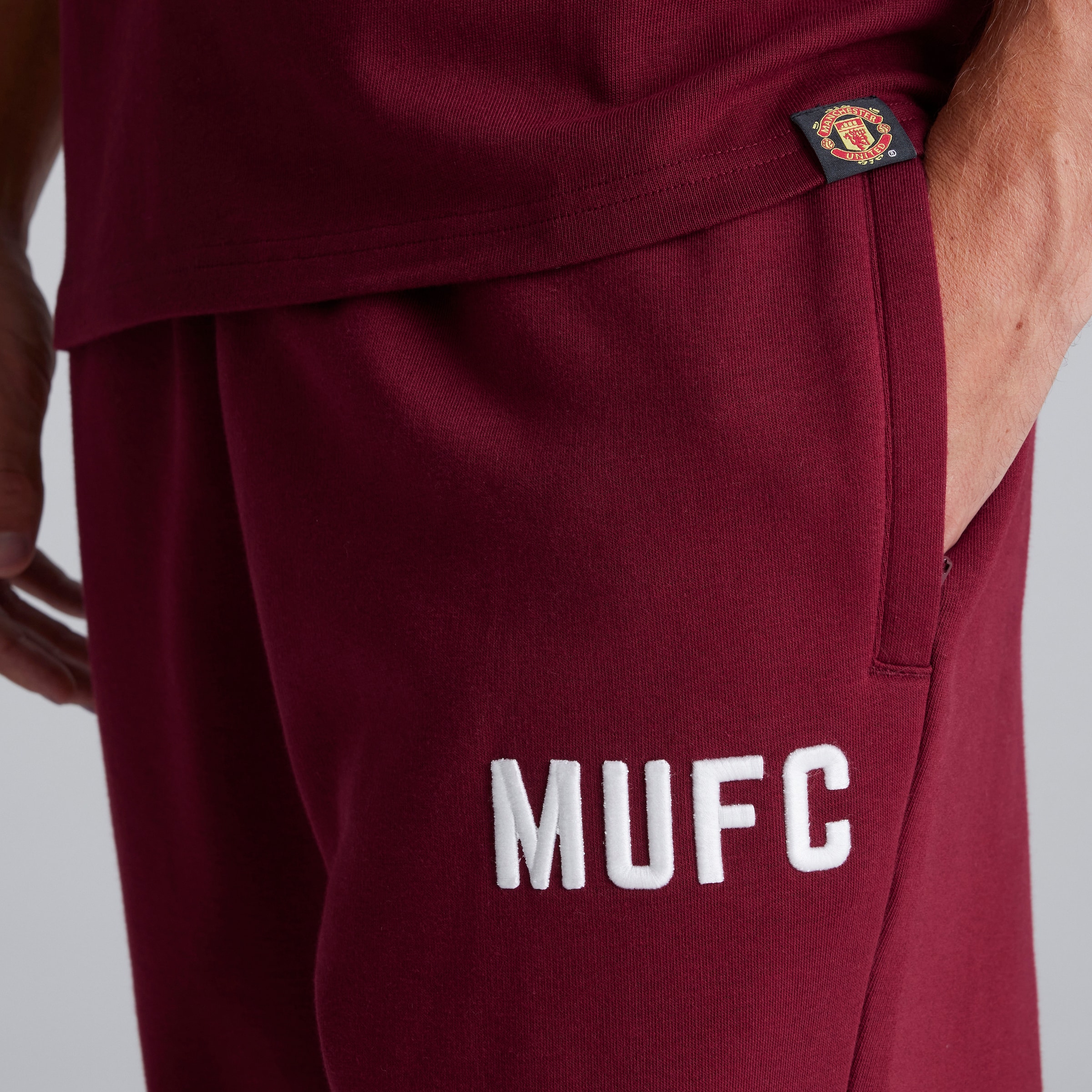 Manchester United Mens MUFC Joggers Burgundy Red Detail [4-5]