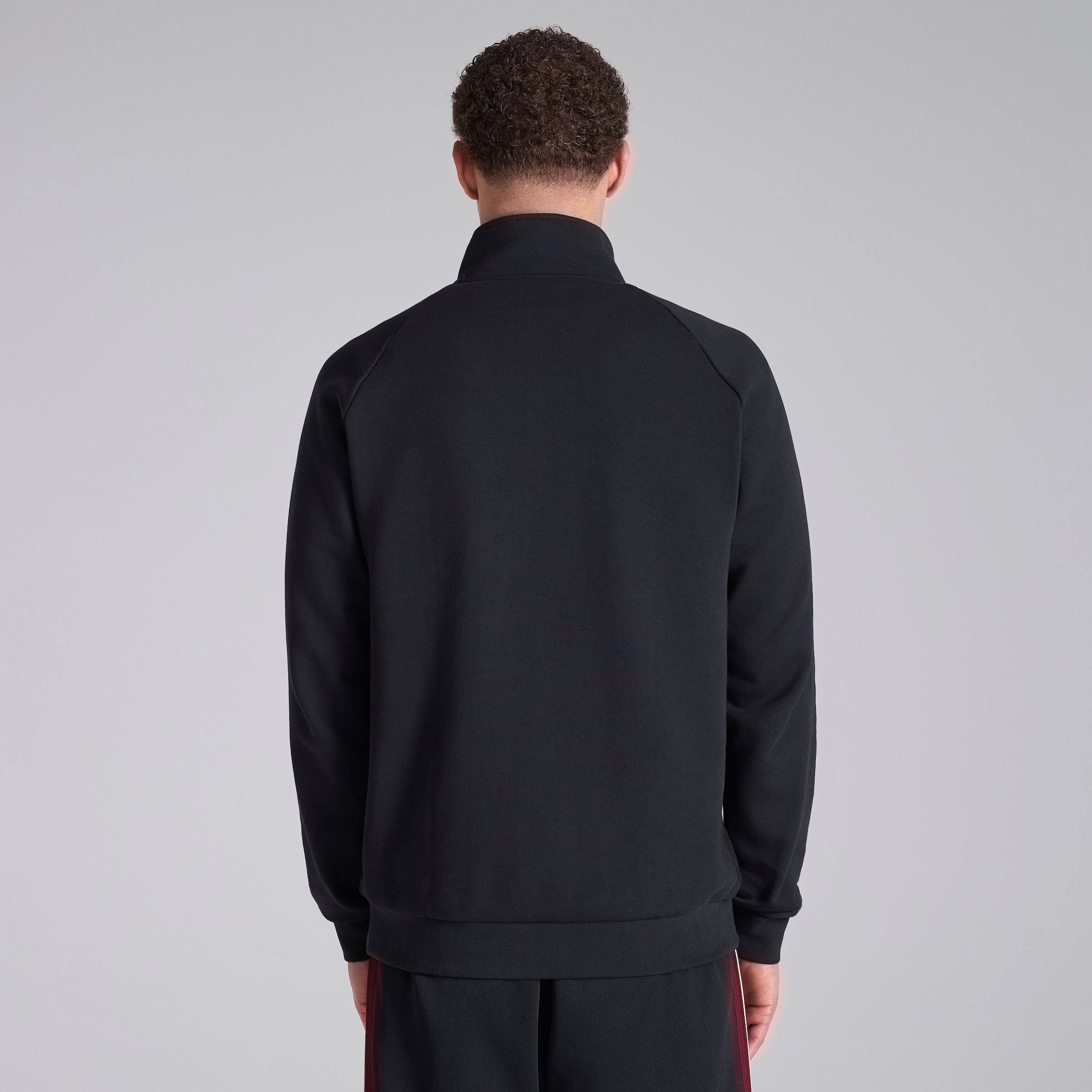 Manchester United x adidas Originals Half Zip Top Black Black Detail [2-5]
