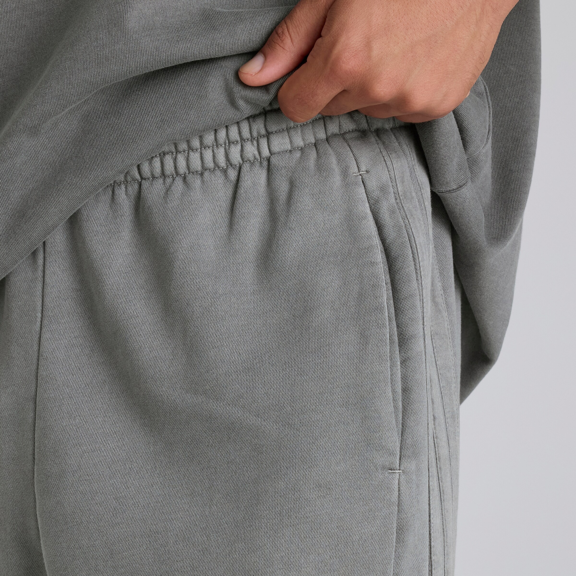 Manchester United x adidas ALL SZN Loose Joggers Washed Grey Gris Détail [6-6]