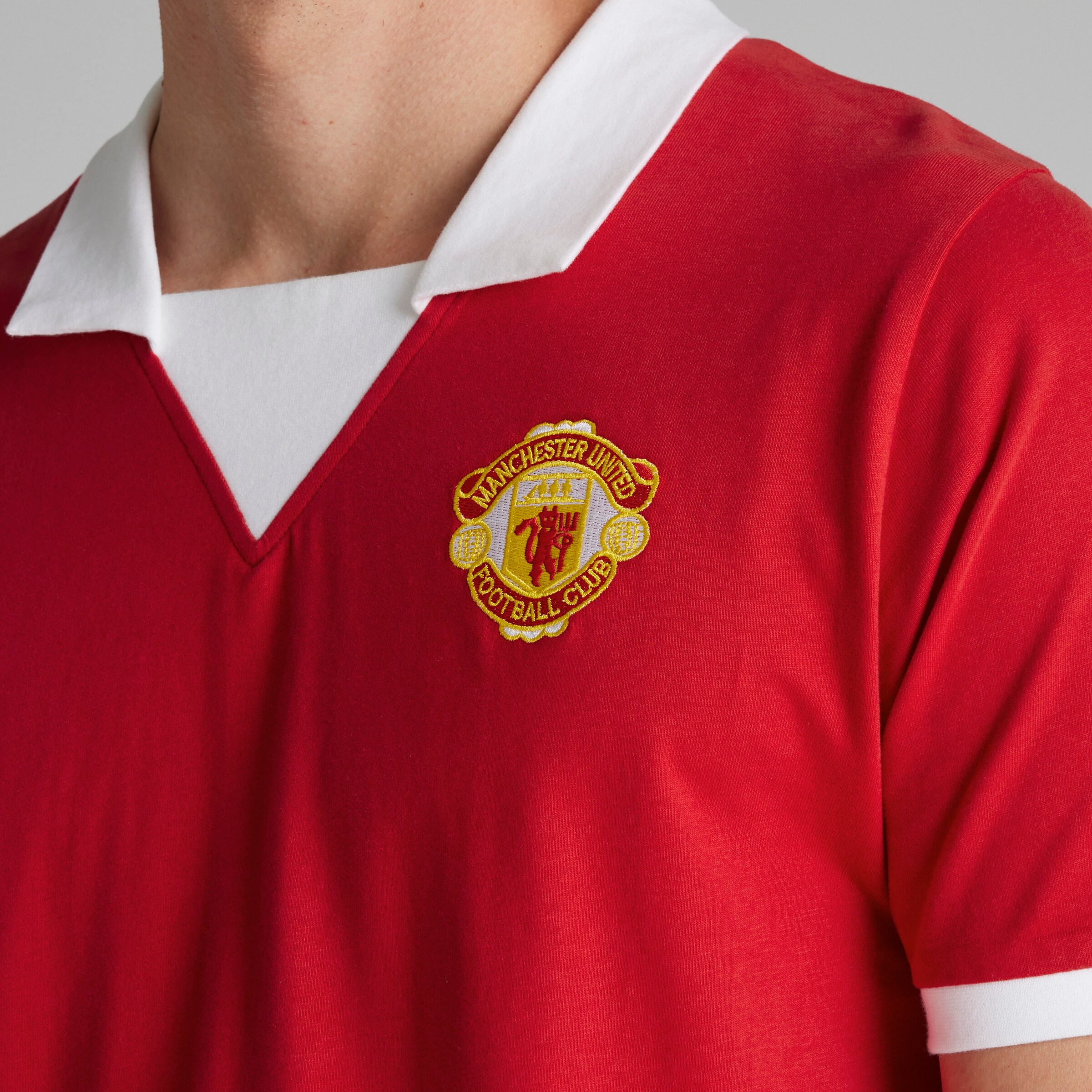 Manchester United 1973 Retro Shirt Red Red Detail [4-8]