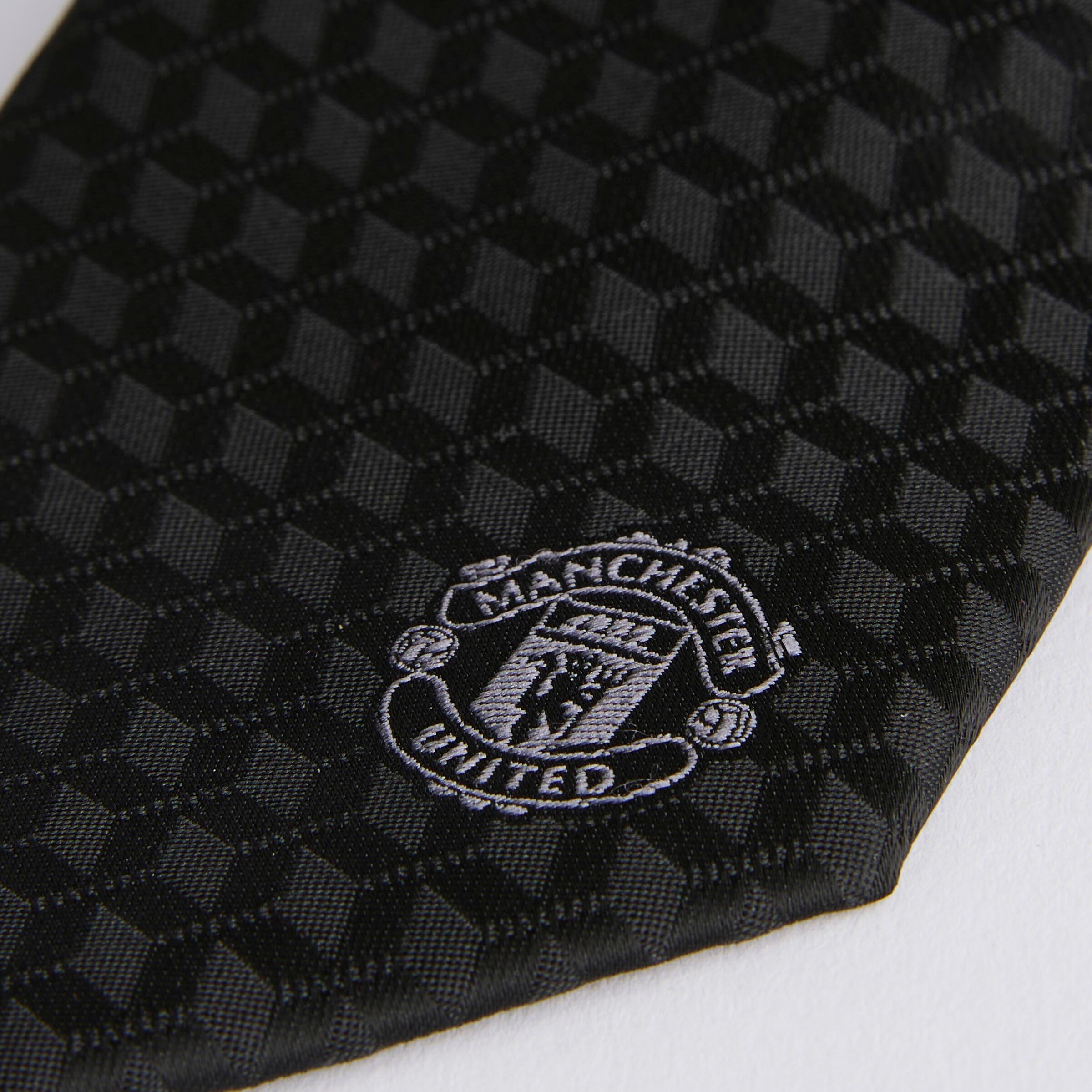 Manchester United Tonal Crest Tie Black Black Detail [4-4]