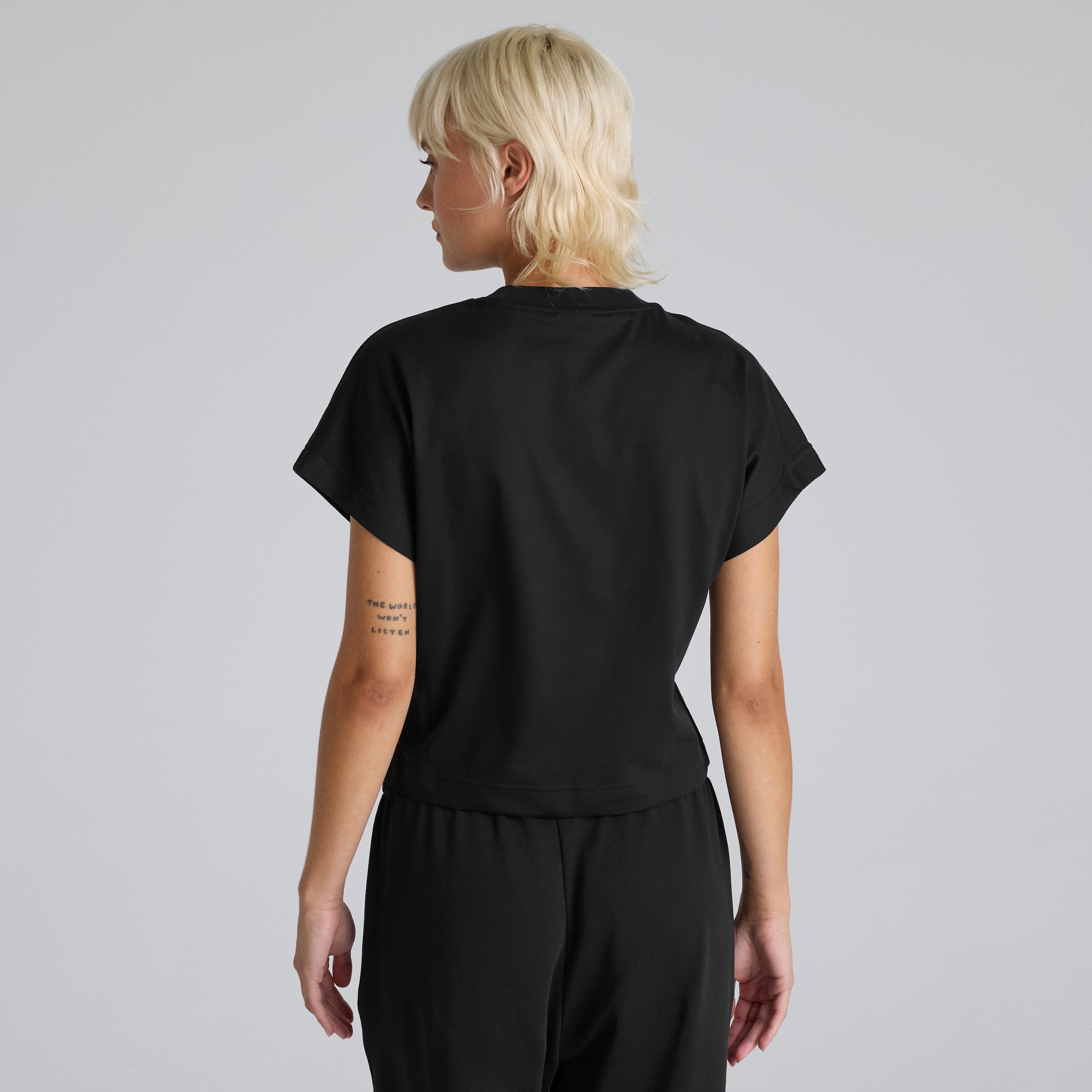 Manchester United x adidas Womens ALL SZN T-Shirt Black Noir Détail [2-5]