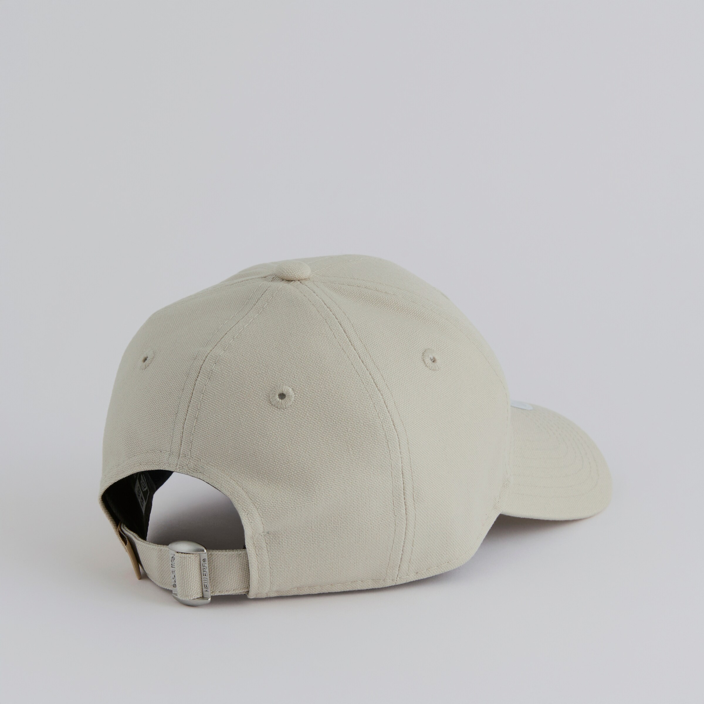 Manchester United x New Era Womens Wordmark 9Forty Cap Cream Beige Detail [4-5]