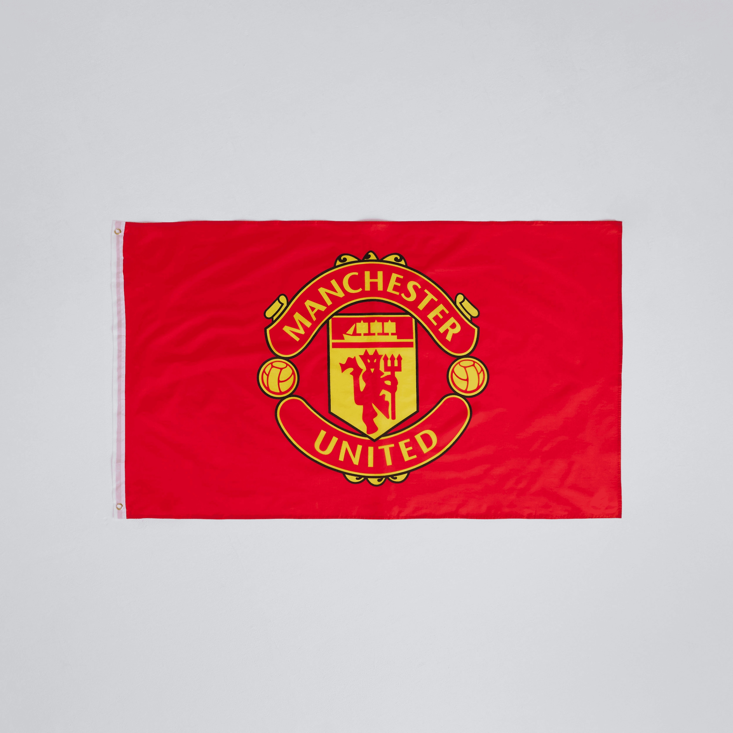 Manchester United Core Crest Flag Red Red