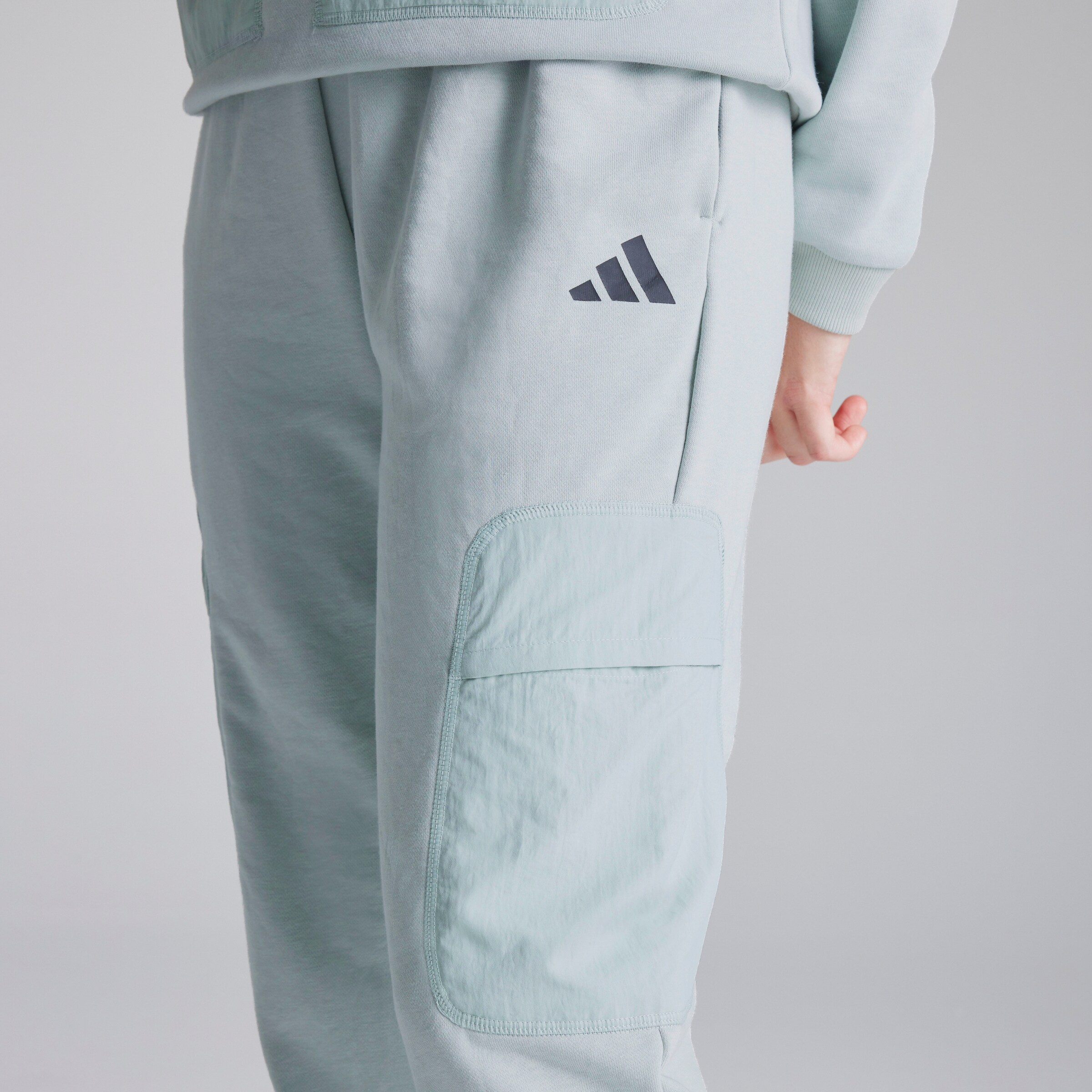 Manchester United x adidas Womens City Escape Cargo Pant Grey Grey Detail [3-4]