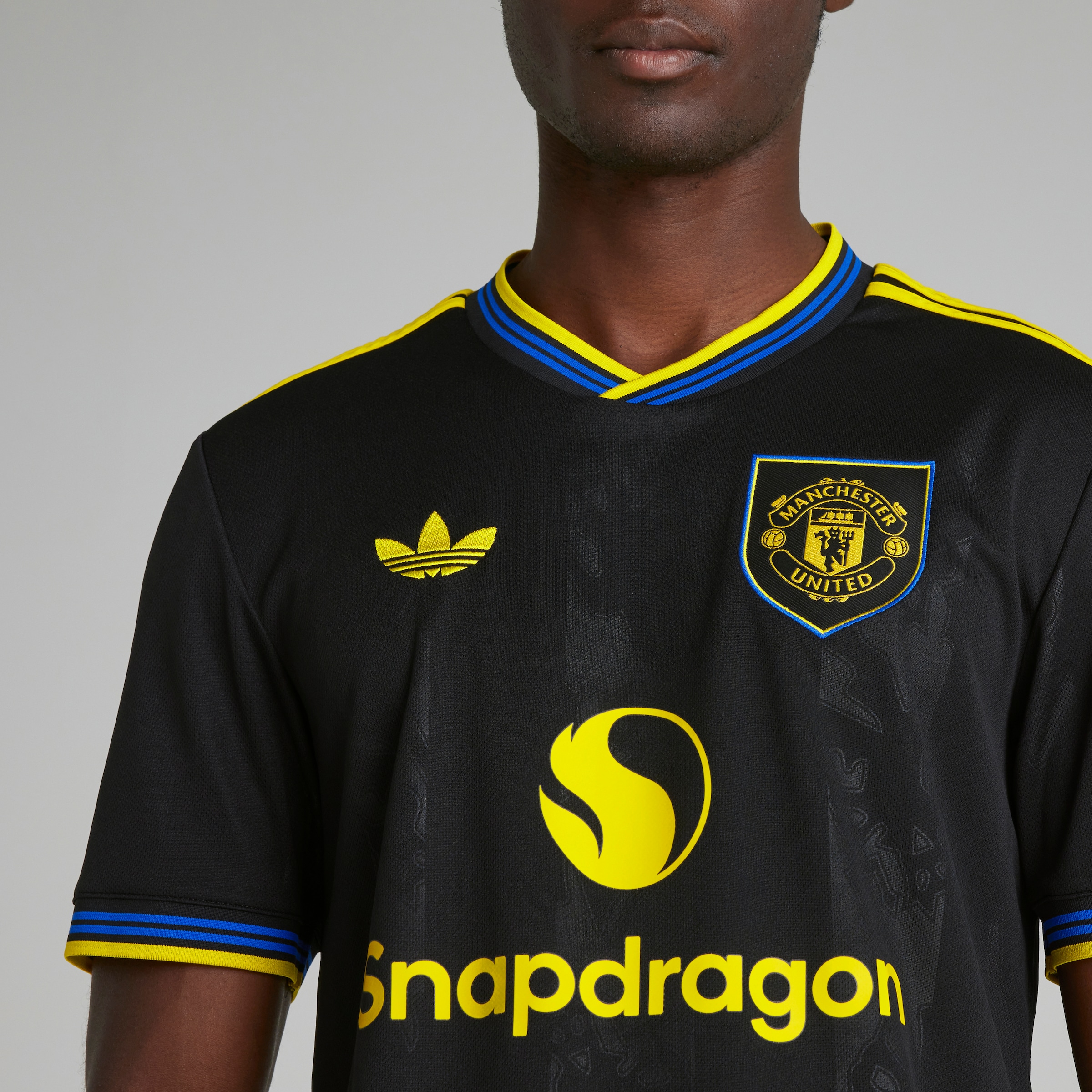 Buy Manchester United 25/26 Third Jersey with Fernandes 8