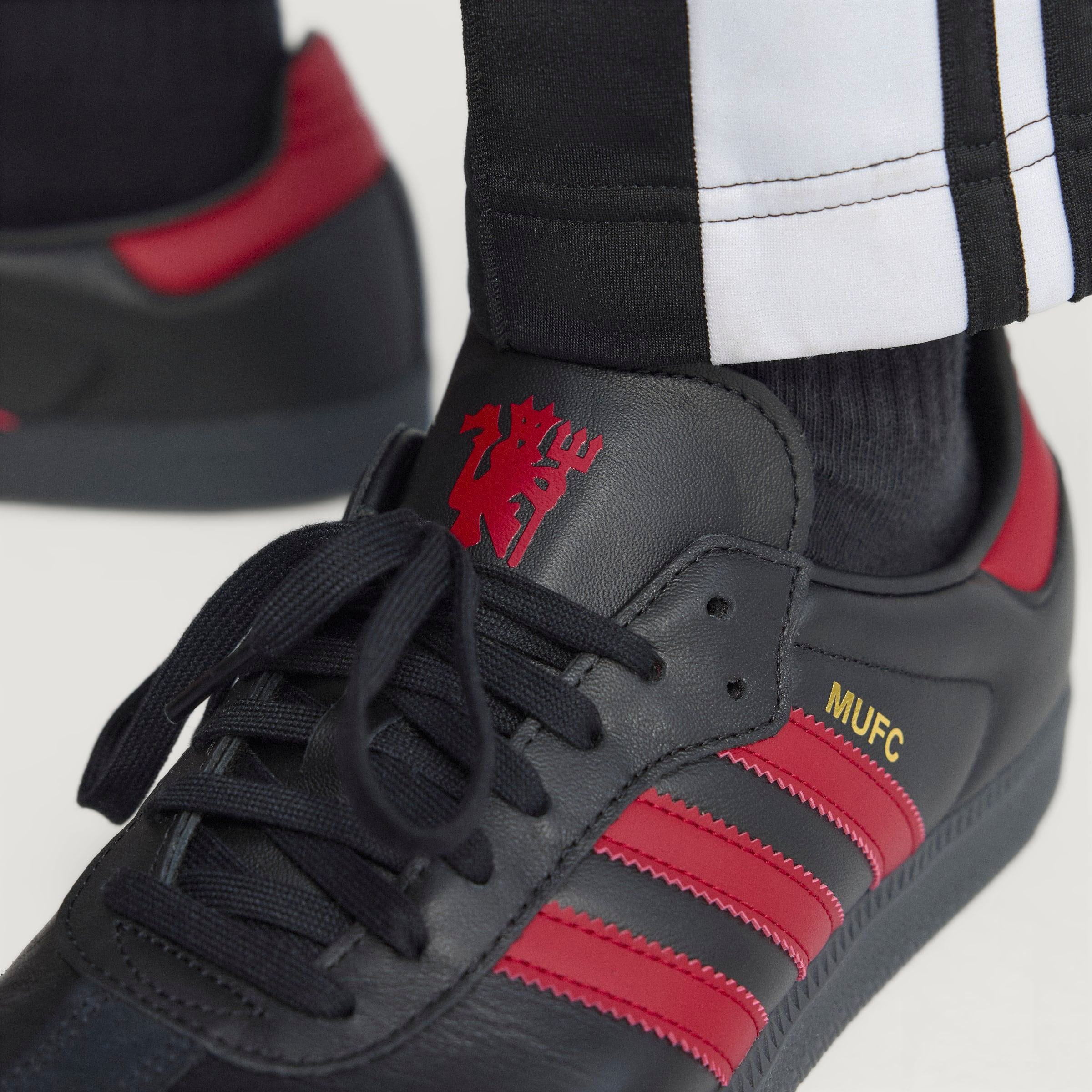 Manchester United x Adidas Samba Black Black Detail [6-7]
