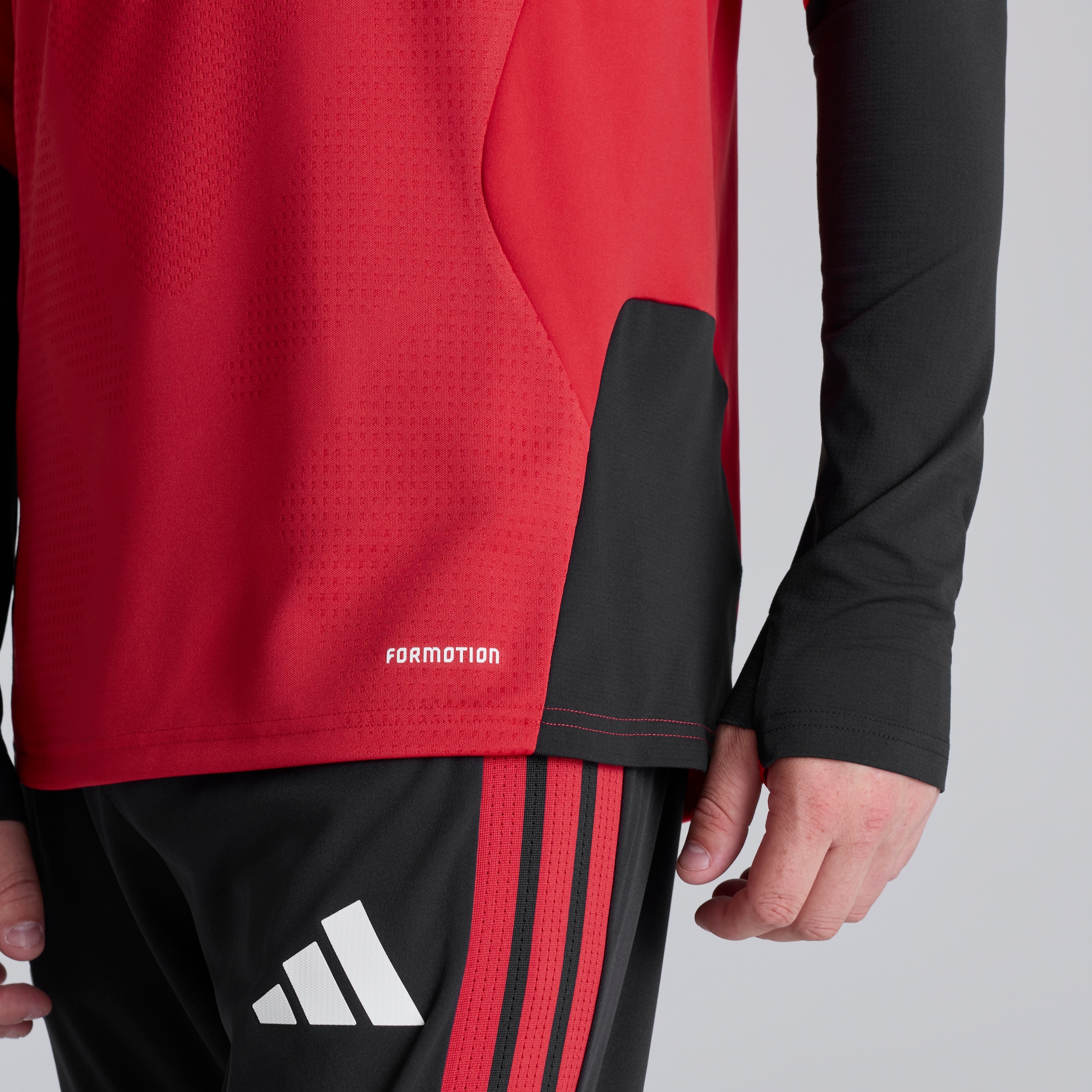 Manchester United 26/27 Training Tiro Authentic Top Red Red Detail [4-6]