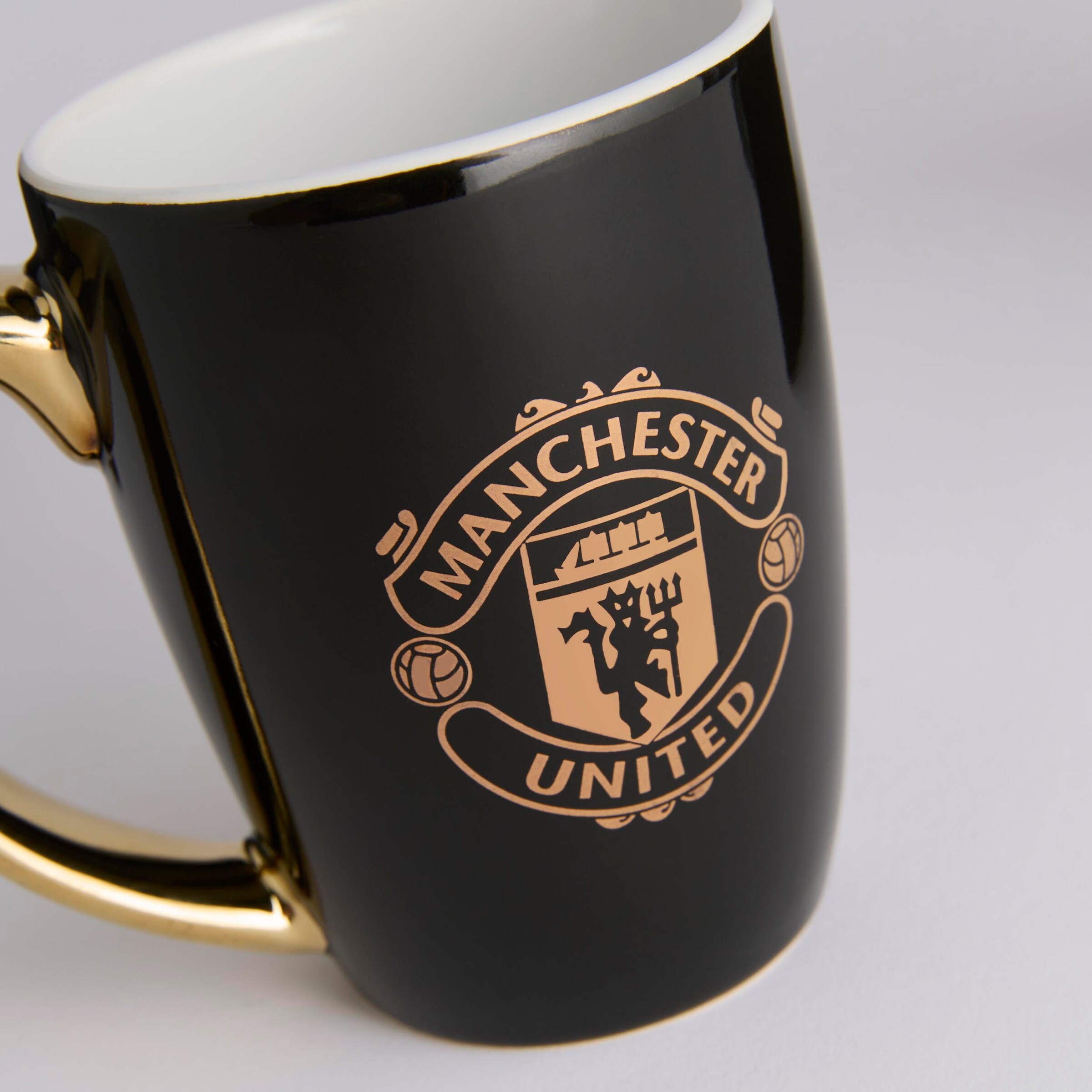 Manchester United Mug Black & Gold Multi Detail [4-4]