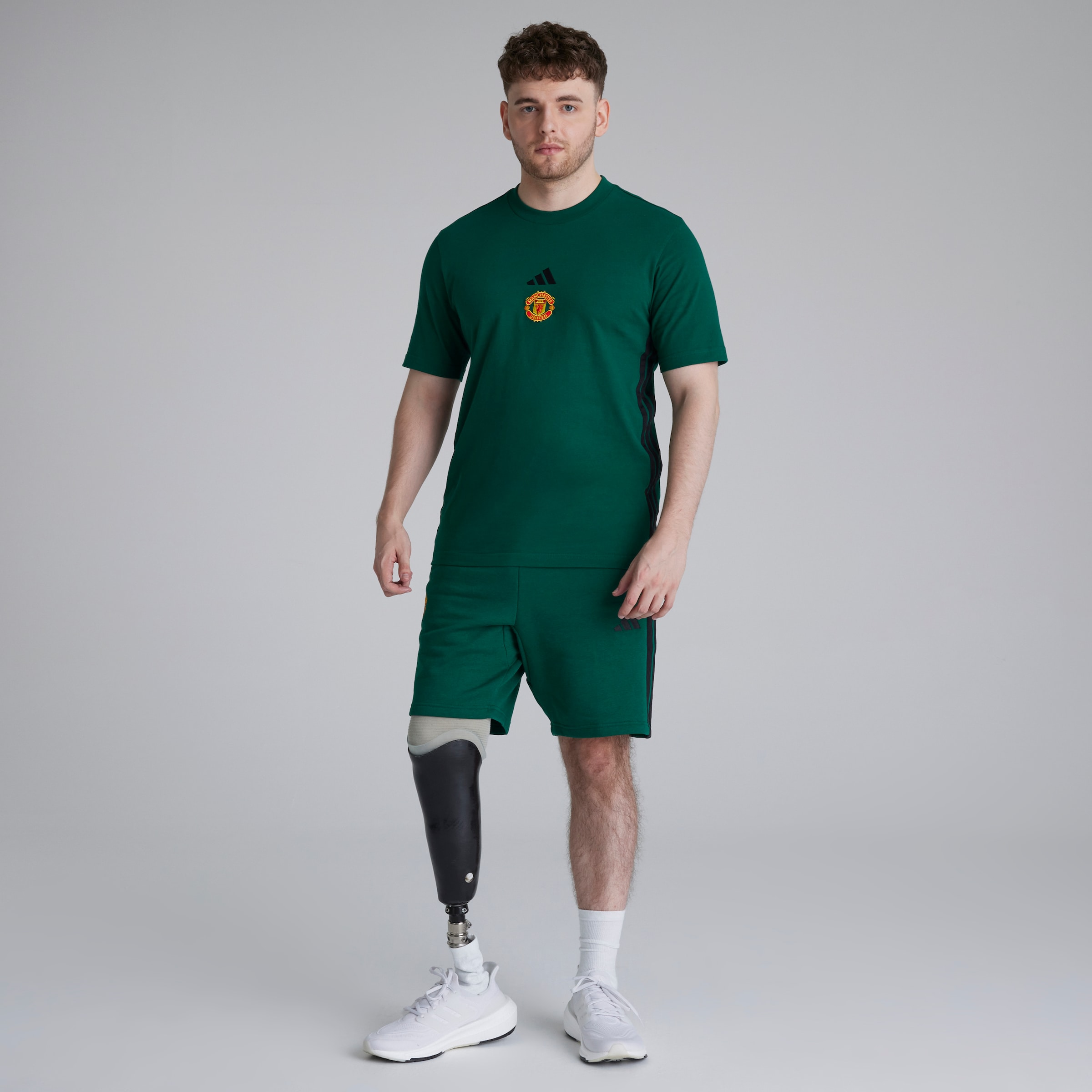 Manchester United x adidas Essentials 3-Stripes Fleece Short Green Vert Détail [3-6]