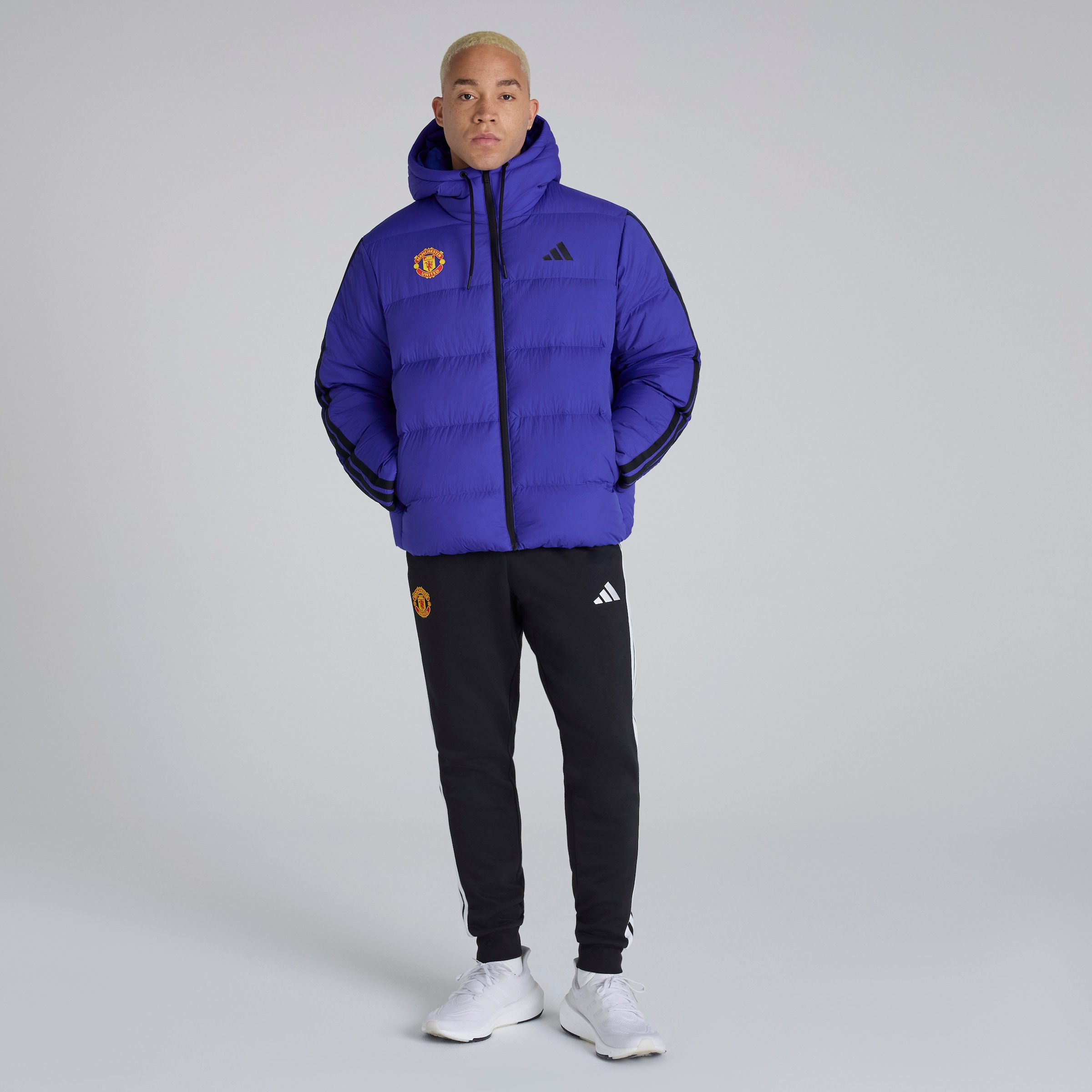 Manchester United x adidas Essentials 3-Stripes CLIMAWARM Puffer Jacket Blue Blue Detail [3-5]