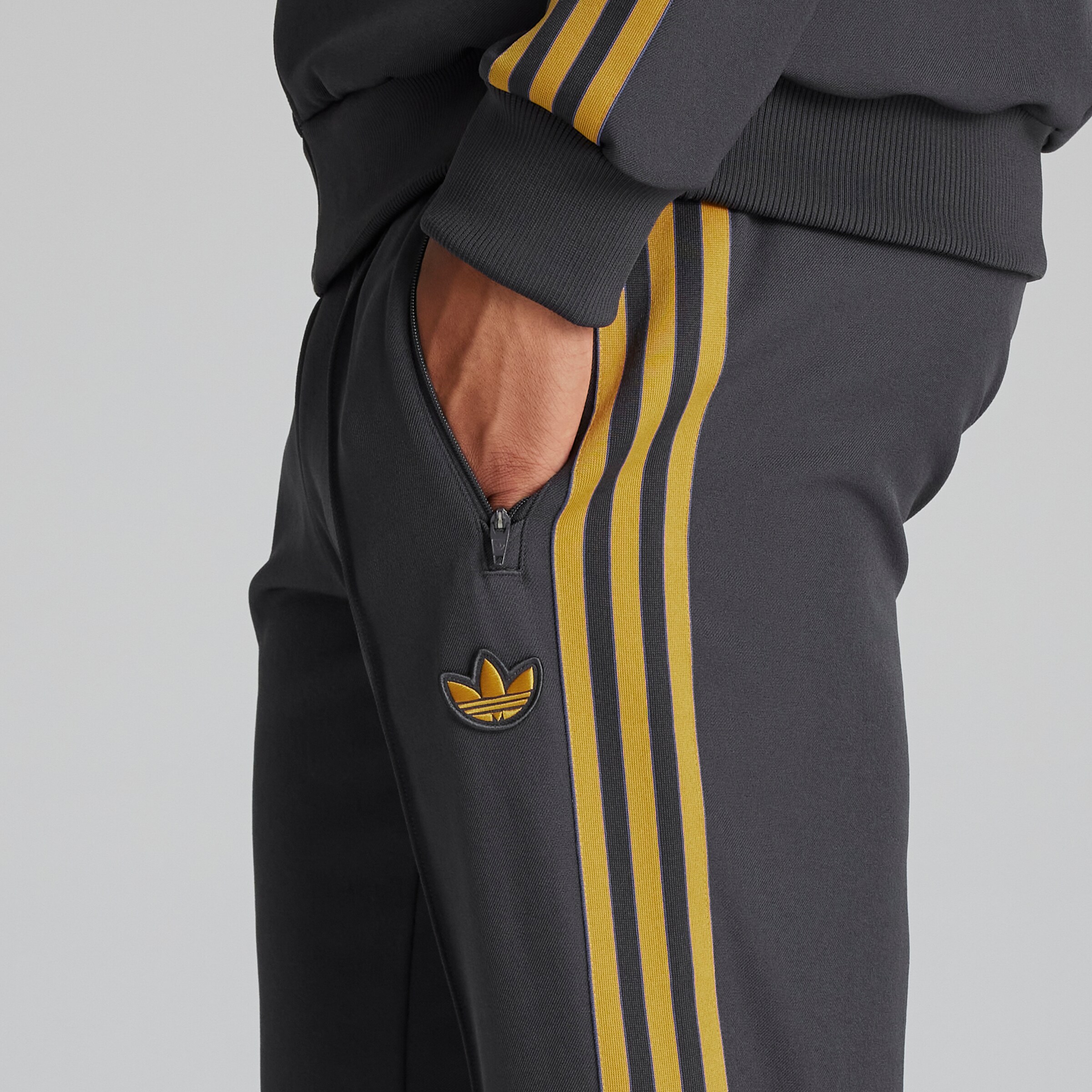 Manchester United Terrace Icons Track Pants Black Detail [5-6]