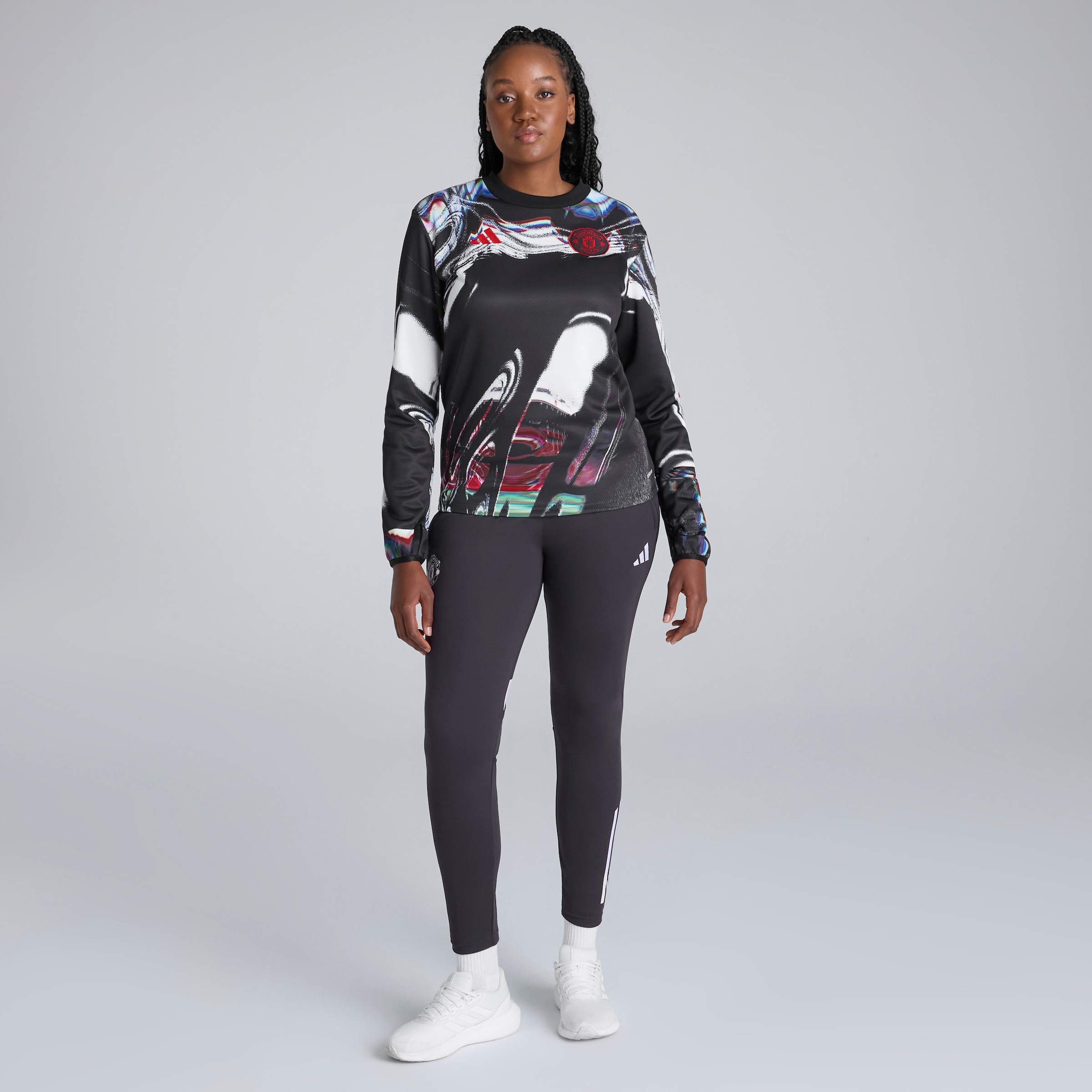 Manchester United 25/26 Pre Match Warm Top Black Detail [3-5]