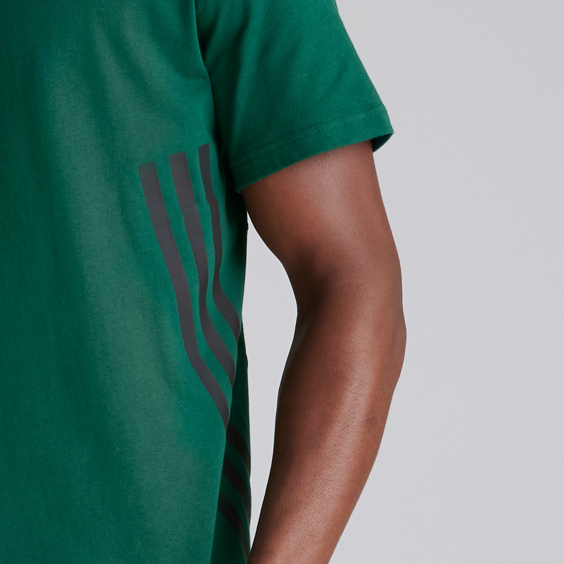 Manchester United x adidas Mens Future Icons 3-Stripes T-Shirt Green Vert Détail [4-5]