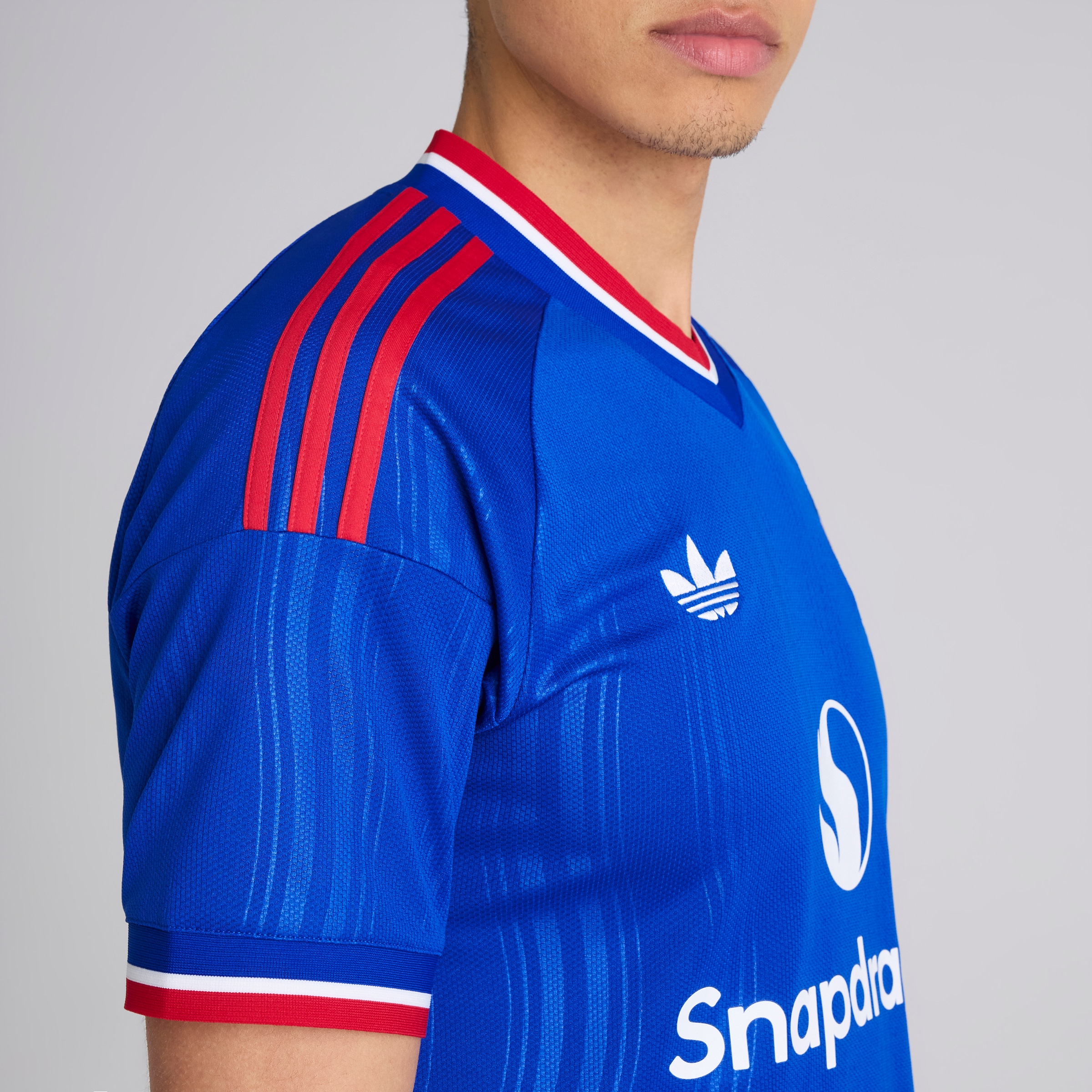 Manchester United 26/27 Away Jersey with Mbeumo 19 EPL Printing & Badge 蓝色 细节 [6-6]