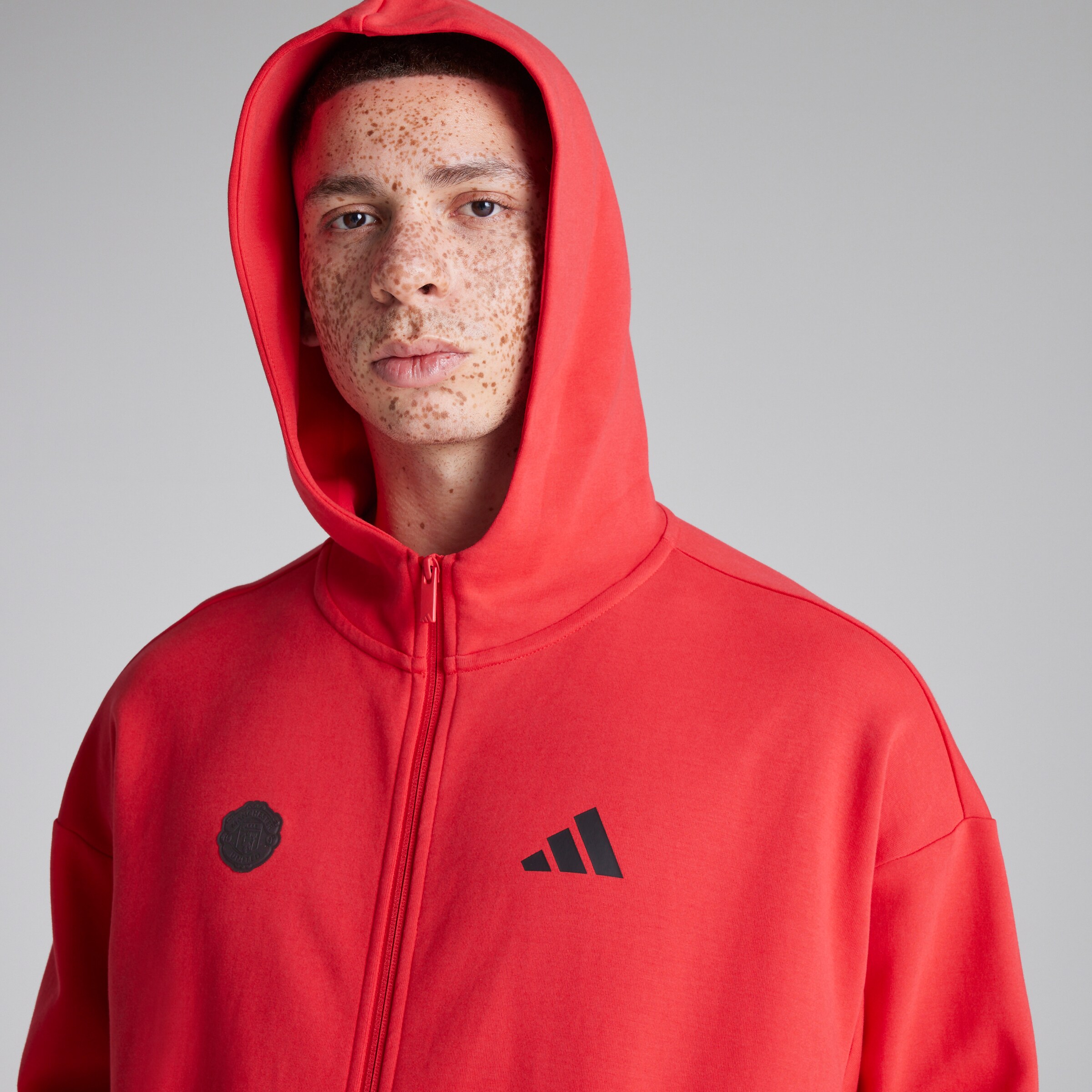Manchester United x adidas Future Icons Full Zip Hoodie Red Rouge Détail [4-5]