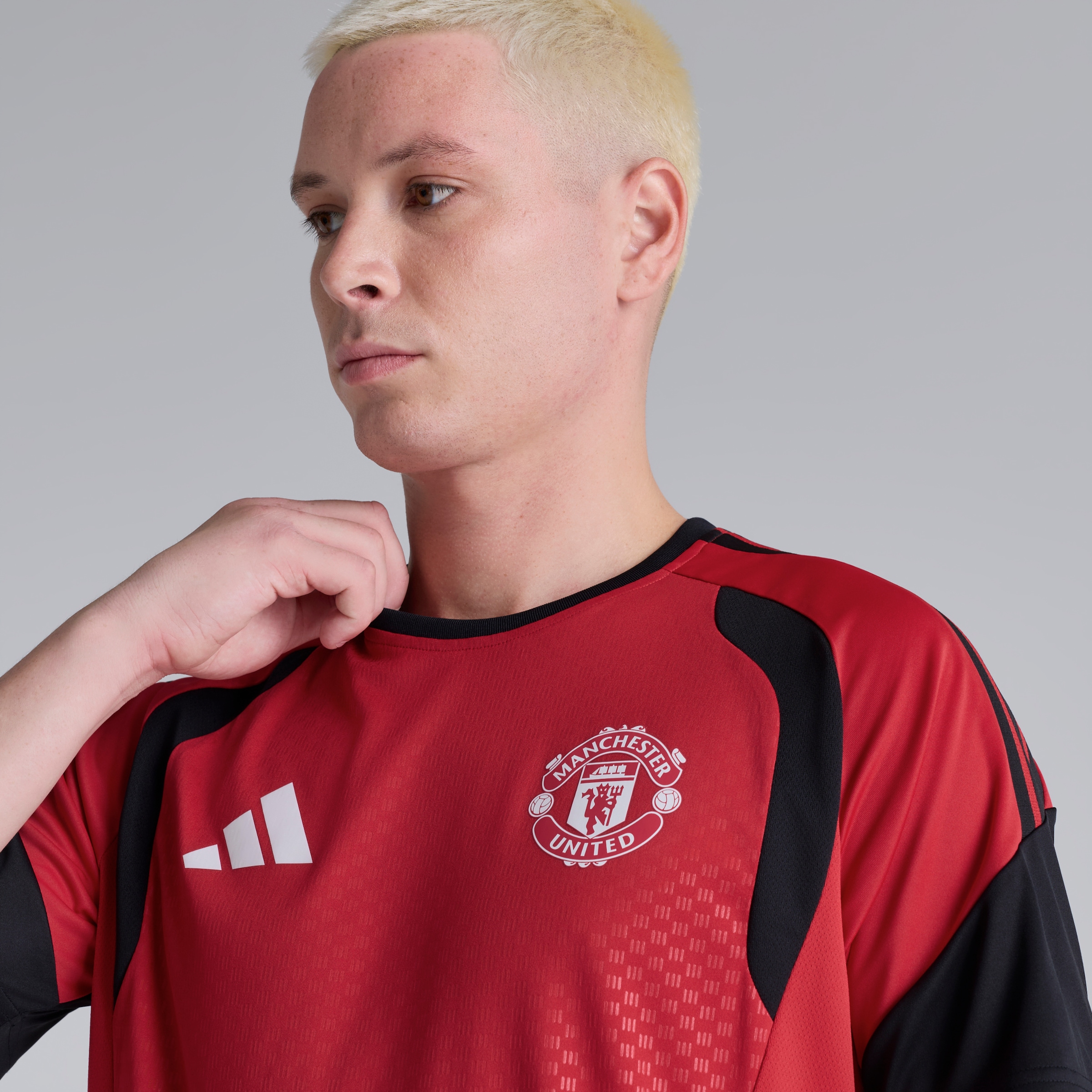 Manchester United 26/27 Training Tiro Jersey Red Red Detail [5-6]