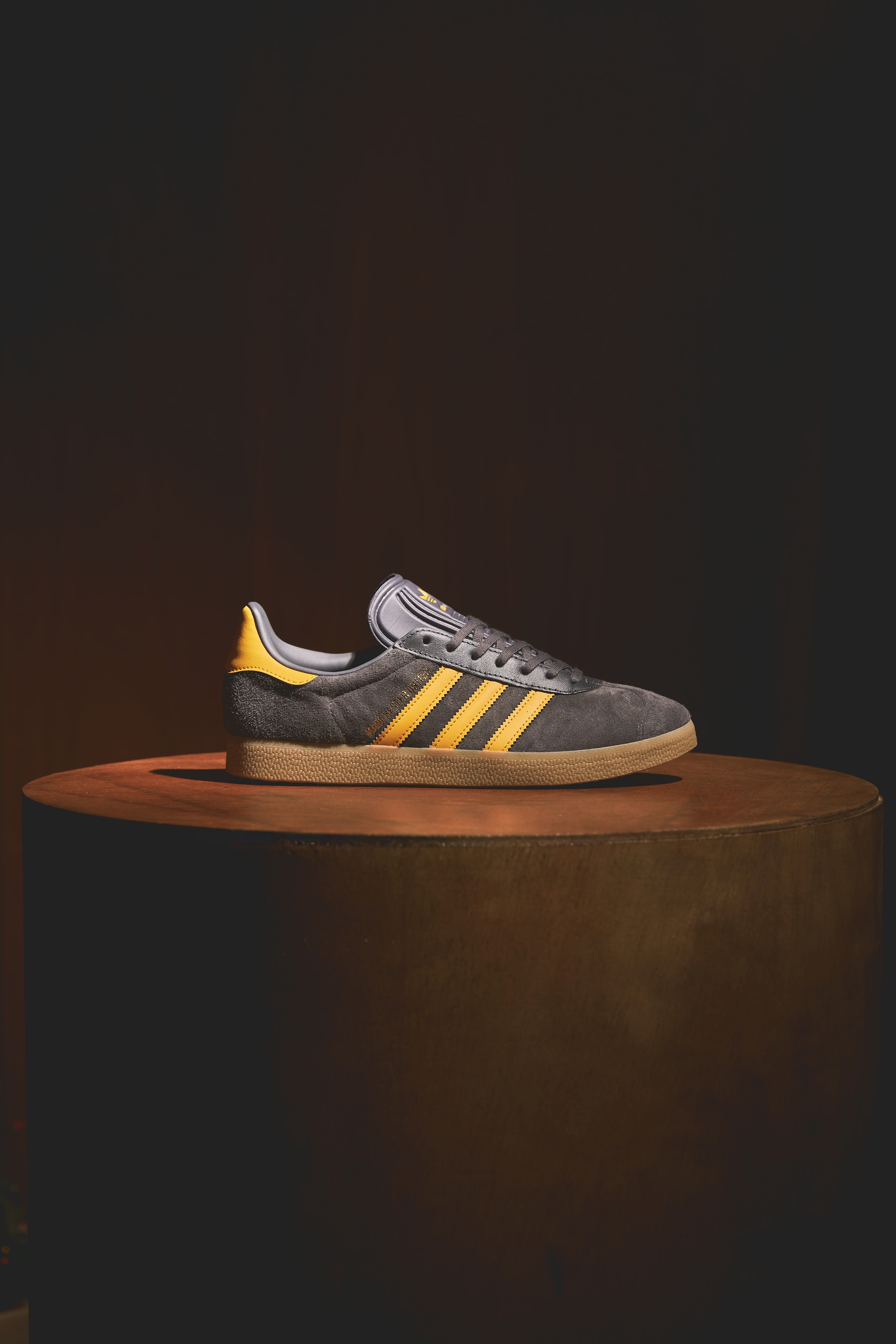 Manchester United x Adidas Gazelle Black Black Detail [2-6]
