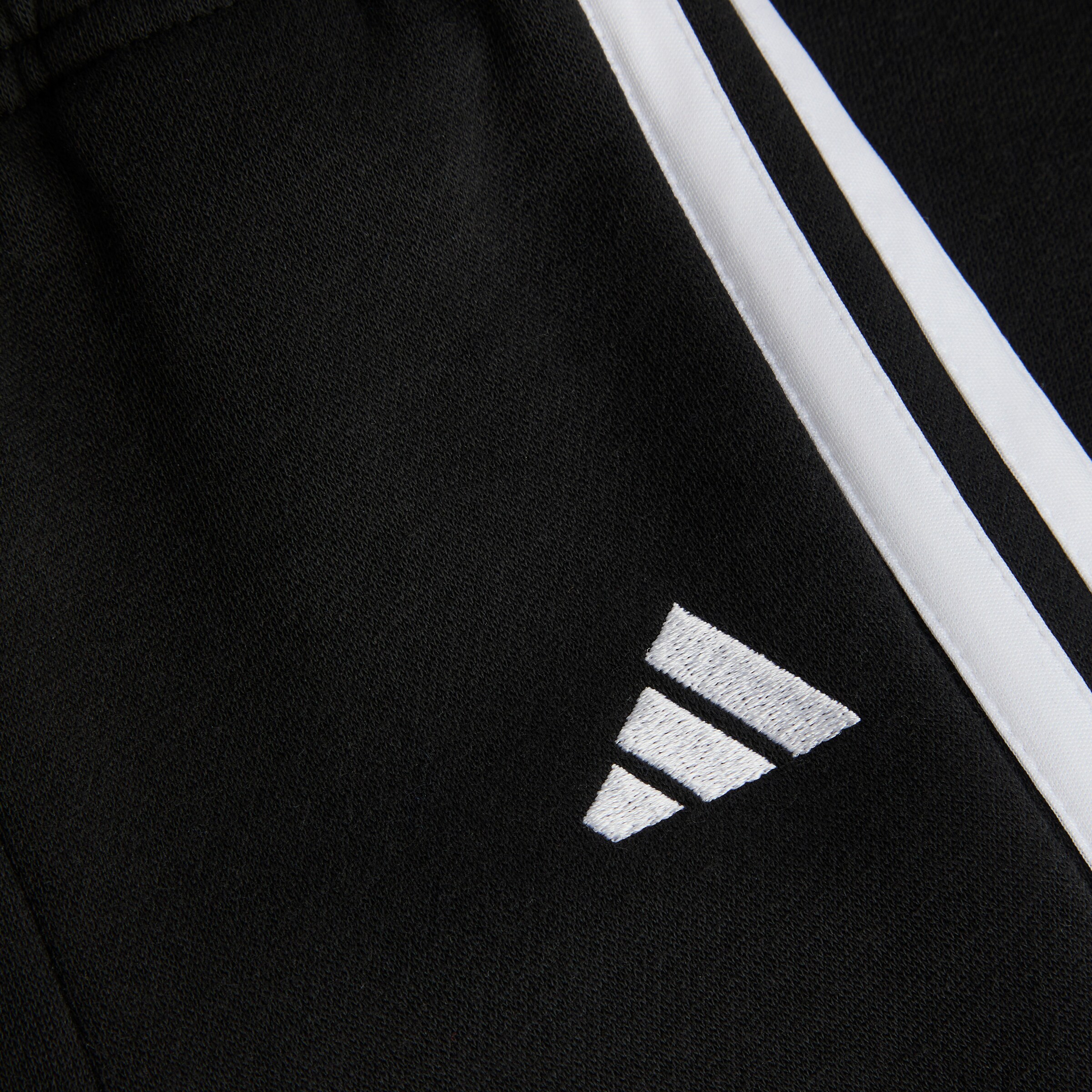 Manchester United x adidas Infant Essentials Hooded Jogger Set Black Noir Détail [4-4]