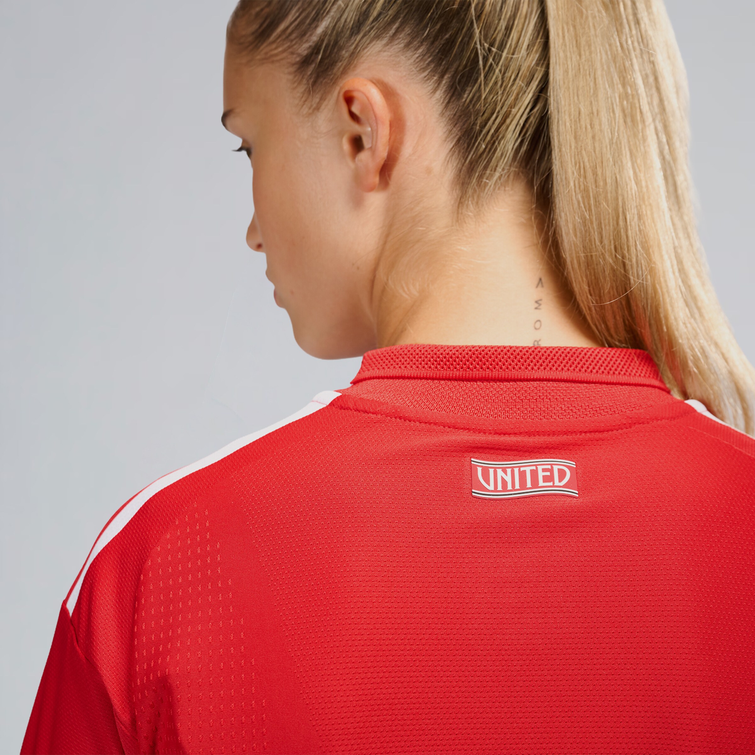 Manchester United Womens 26/27 Home Authentic Jersey Red Detail [5-5]