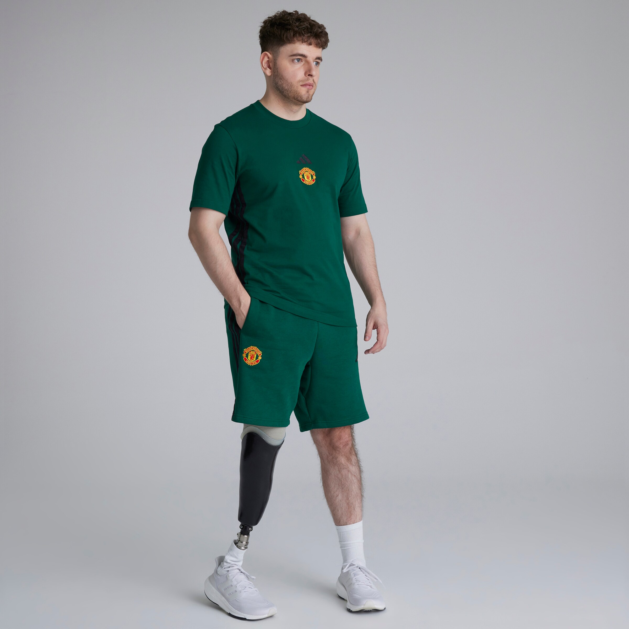 Manchester United x adidas Essentials 3-Stripes Single Jersey T-Shirt Green Vert Détail [3-3]